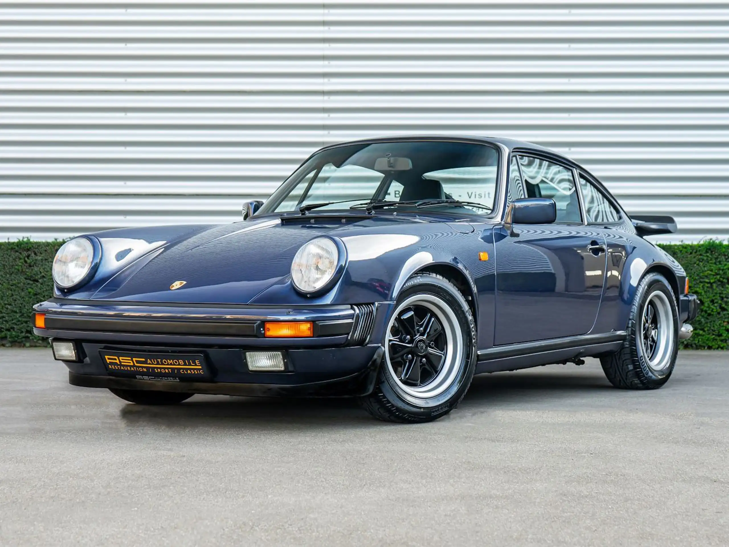 Porsche - 911