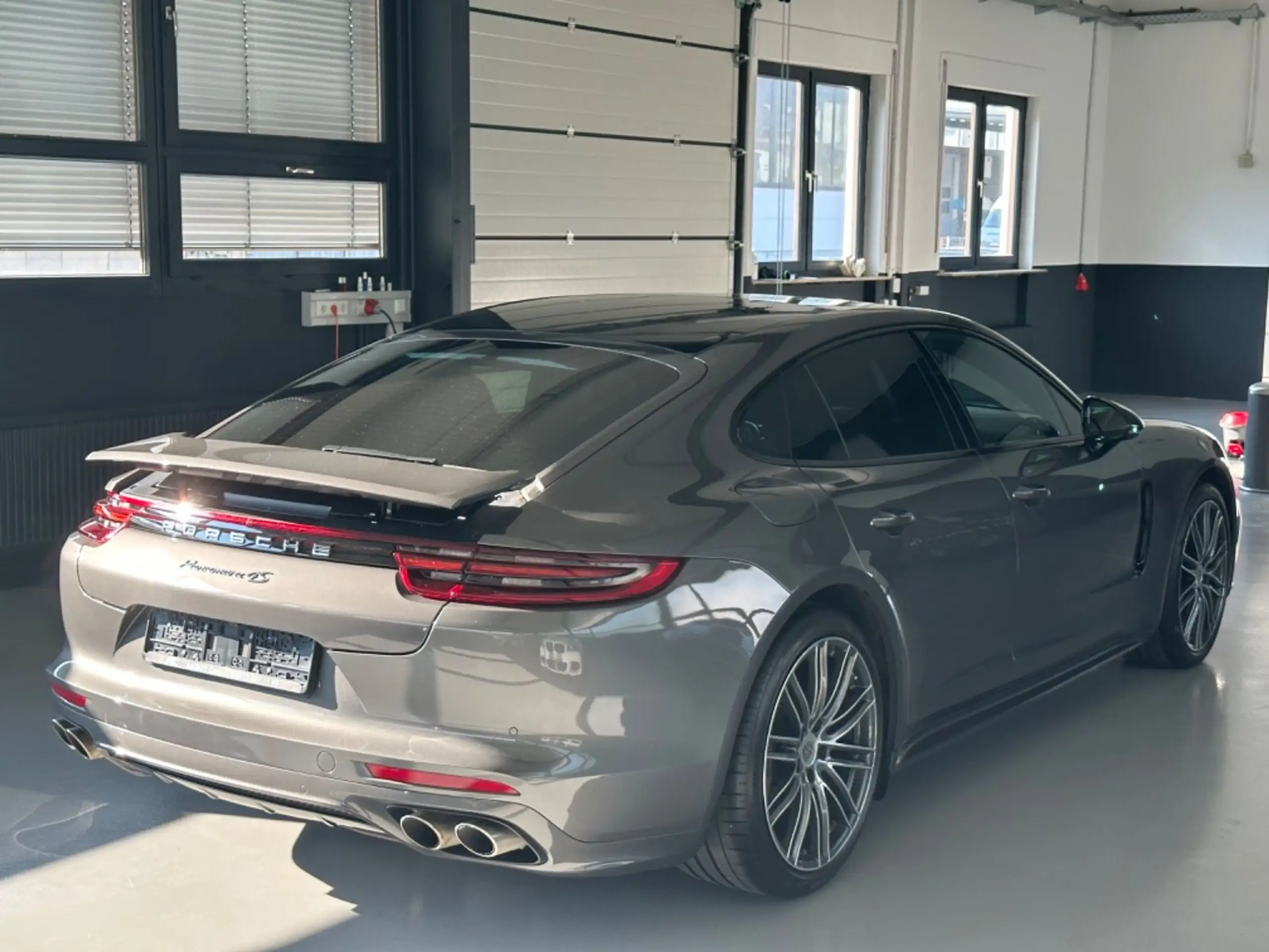 Porsche - Panamera