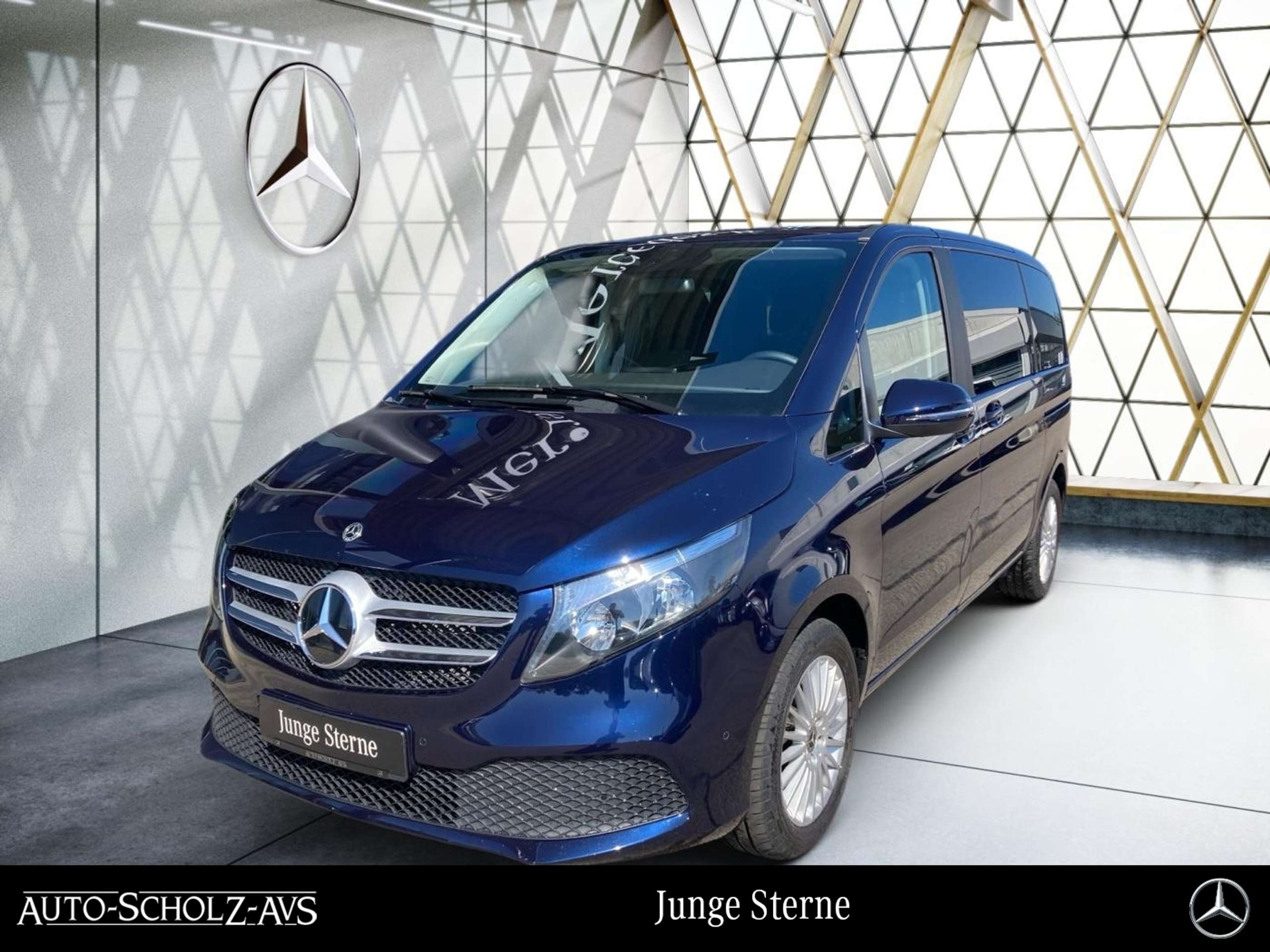 Mercedes-Benz - V 220