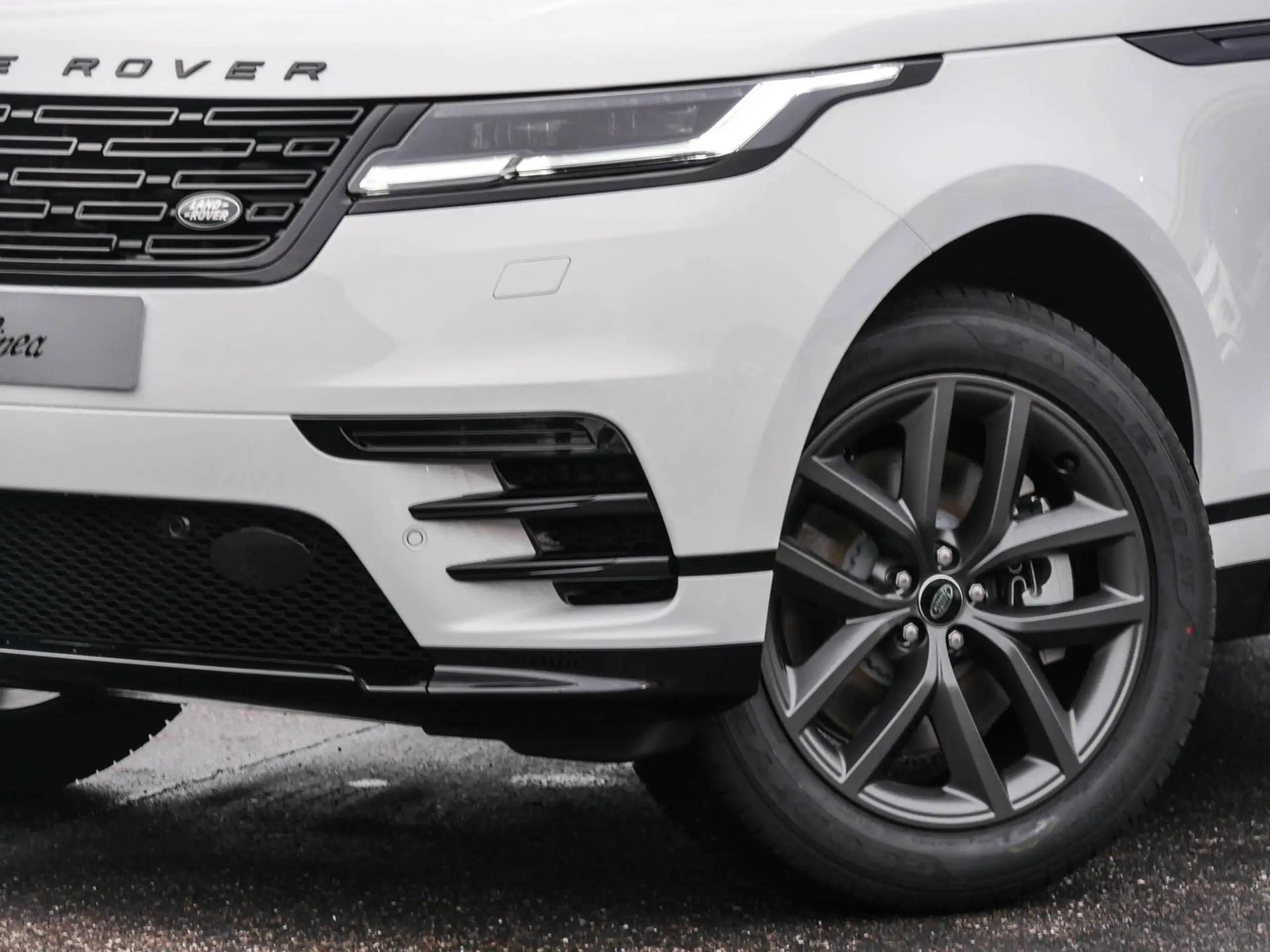 Land Rover - Range Rover Velar