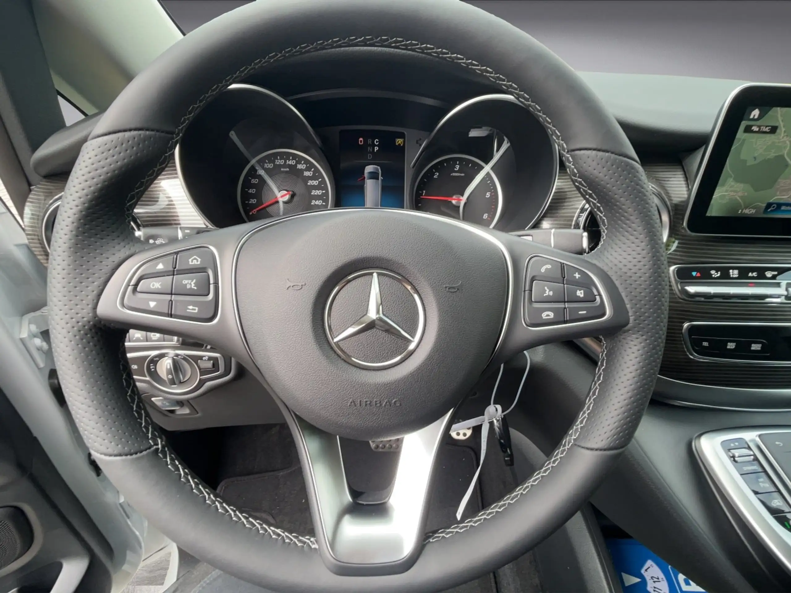 Mercedes-Benz - V 300