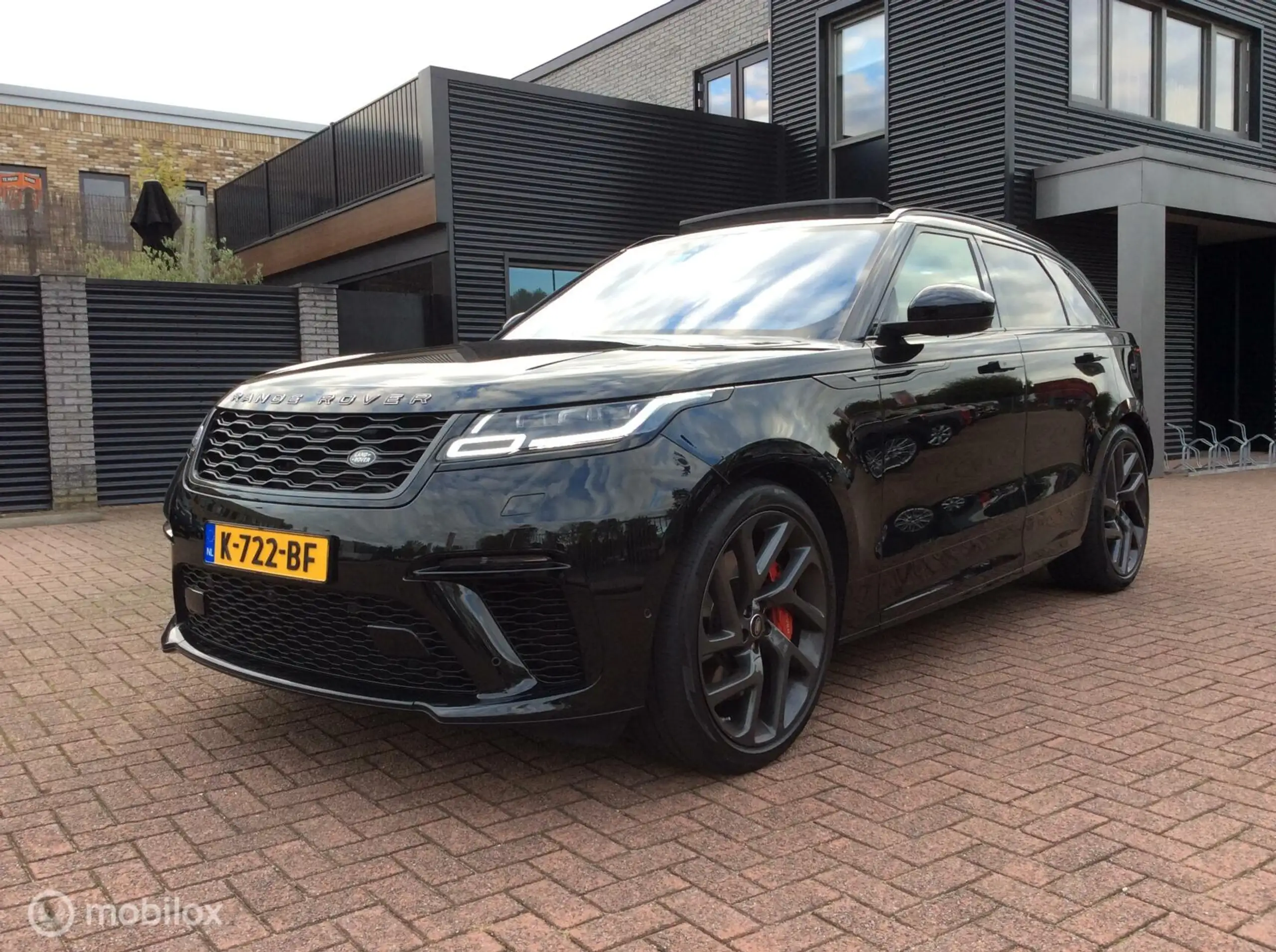 Land Rover - Range Rover Velar