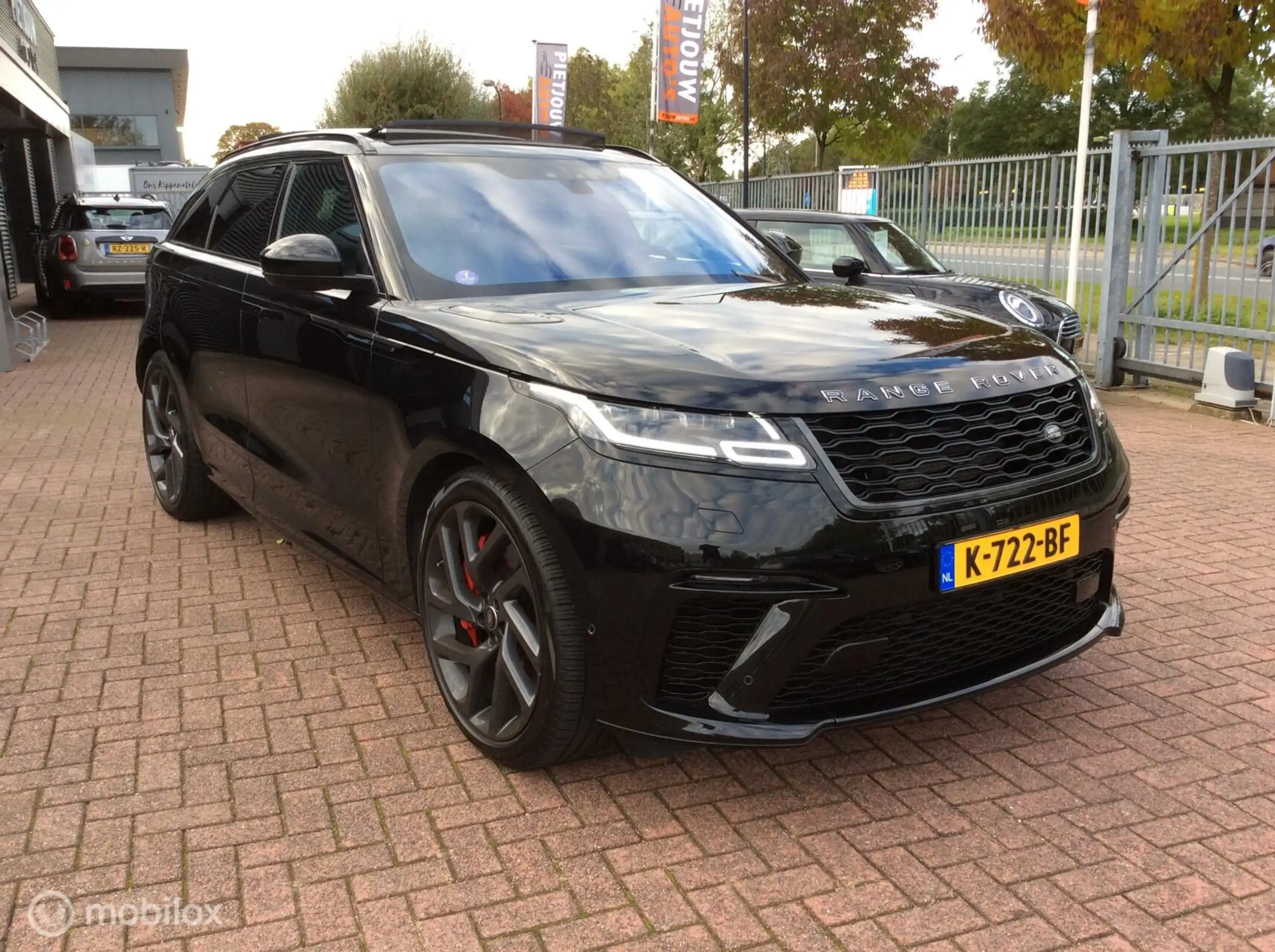 Land Rover - Range Rover Velar