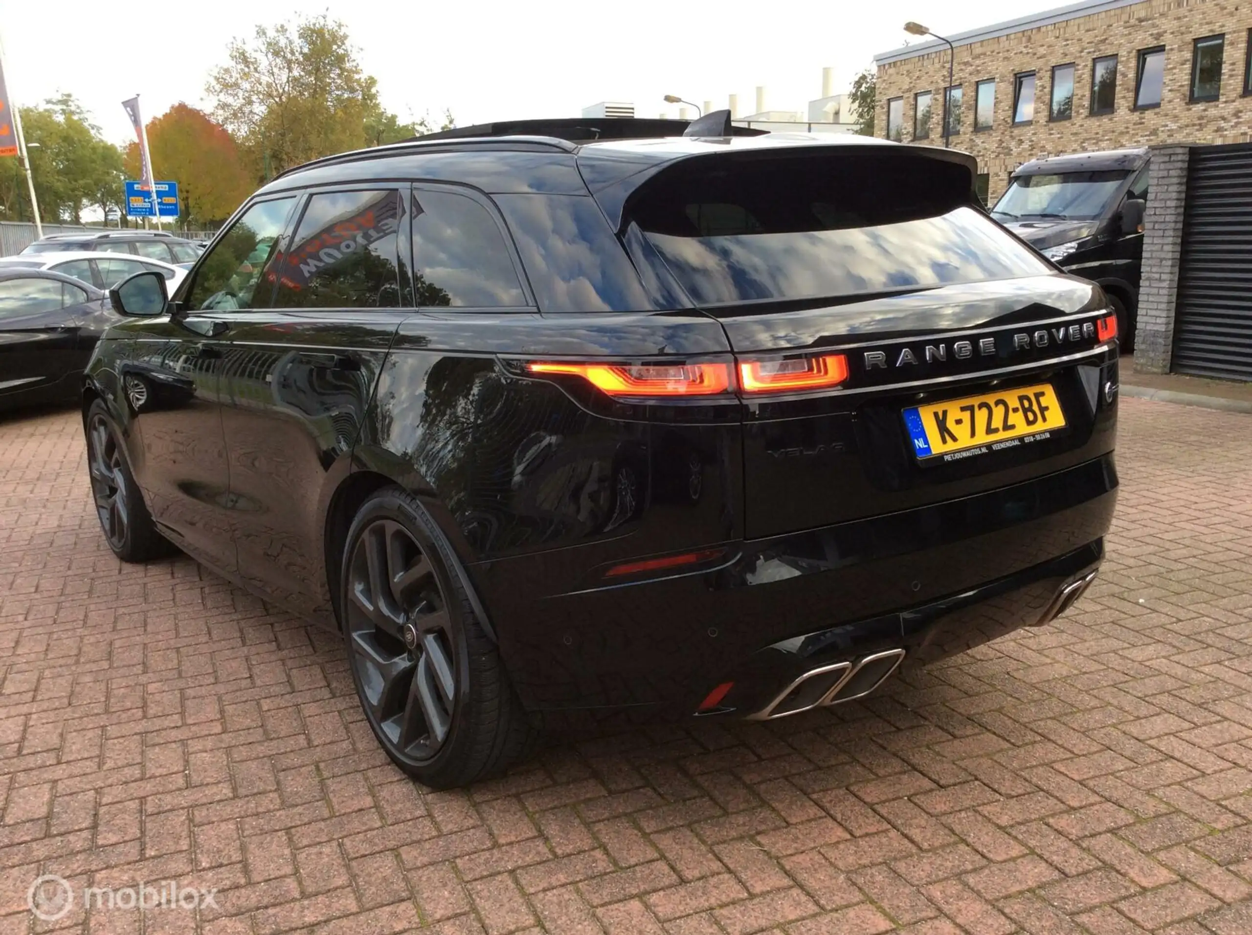 Land Rover - Range Rover Velar