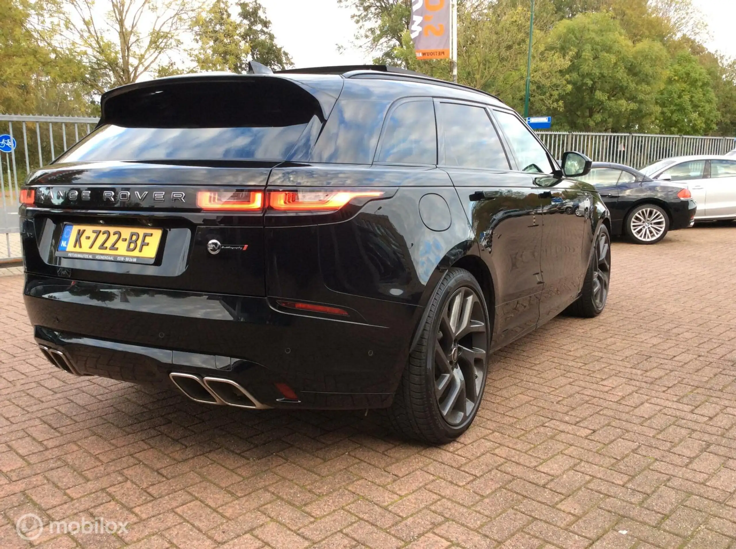 Land Rover - Range Rover Velar