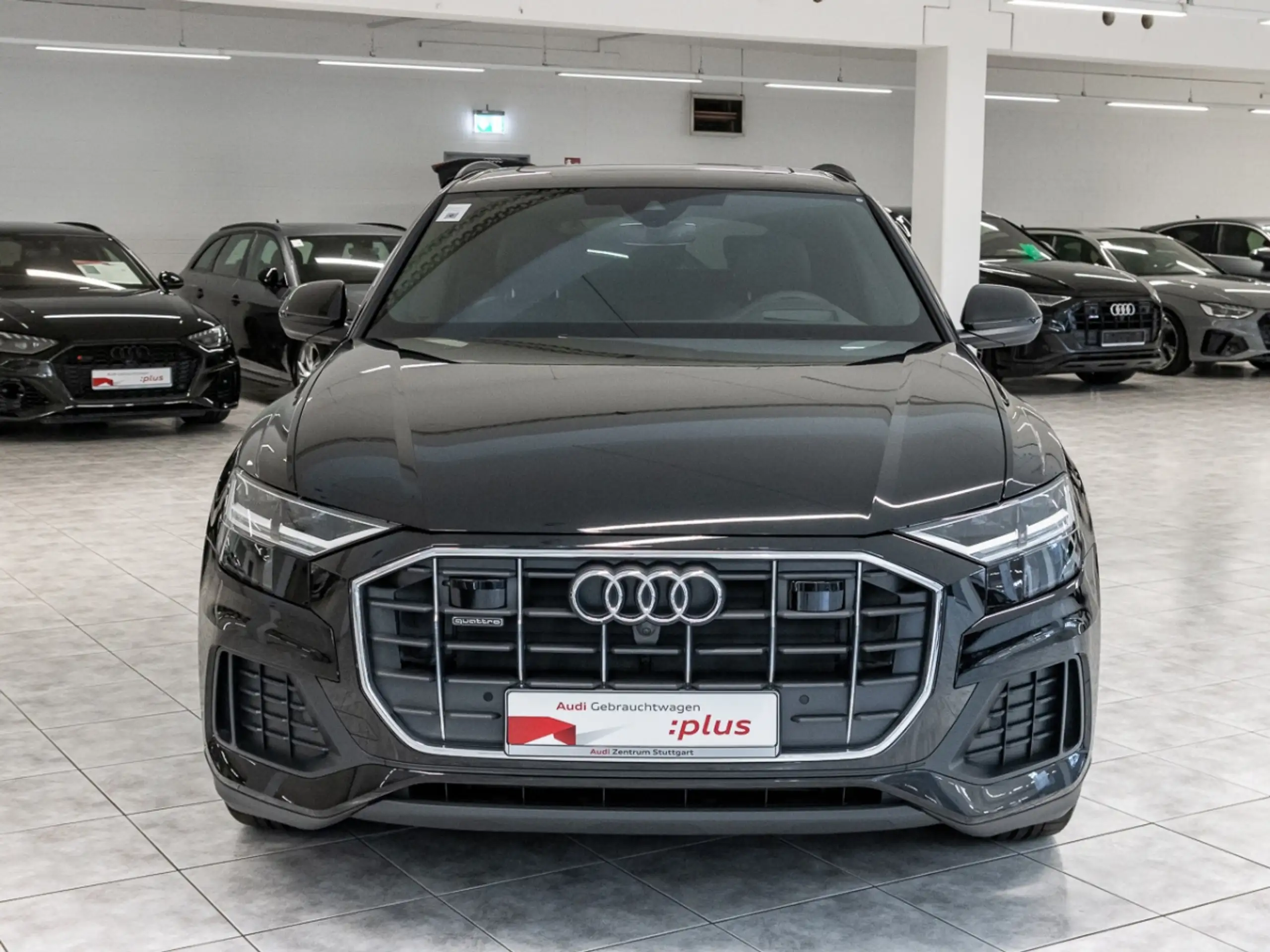 Audi - Q8