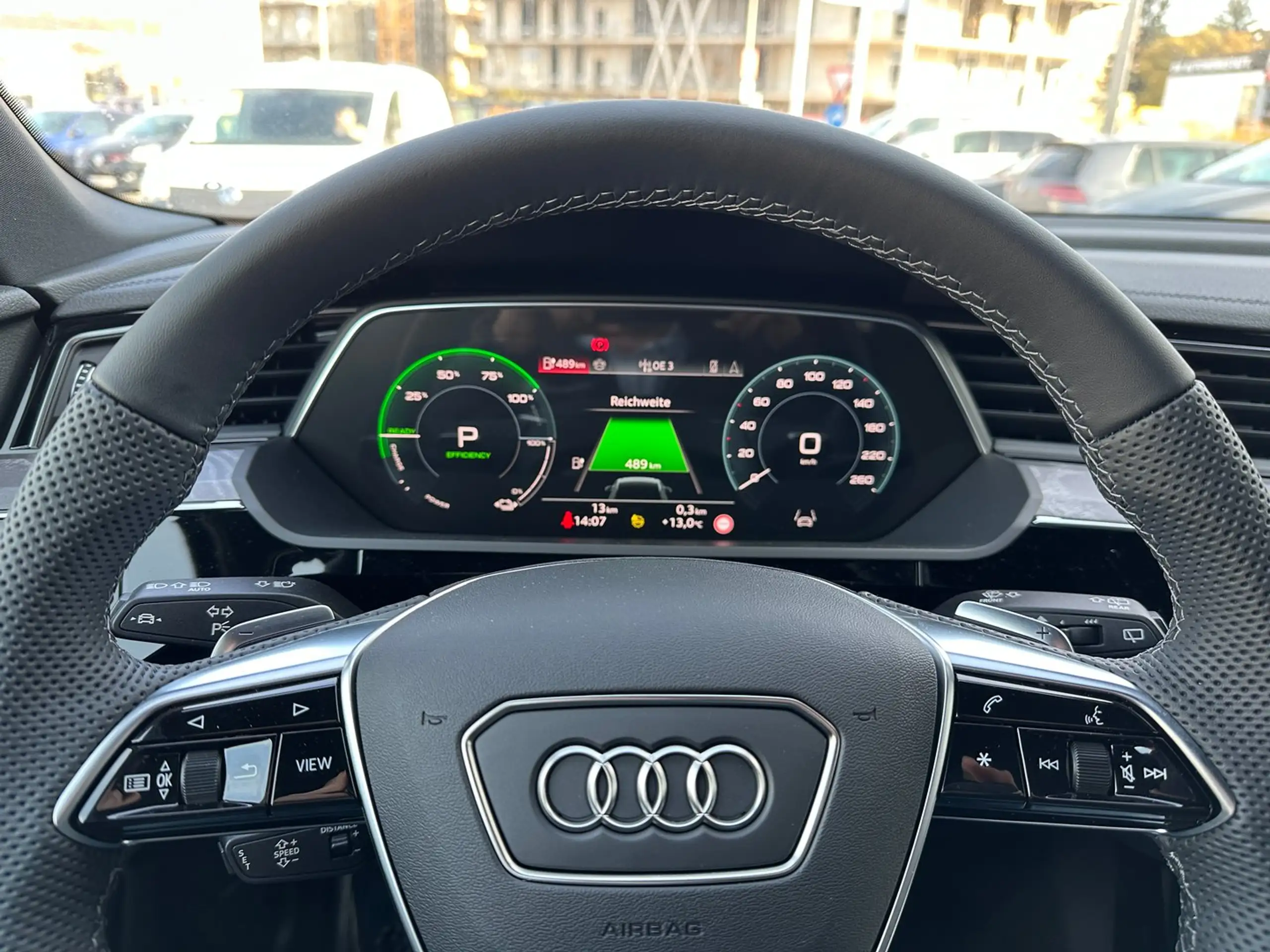 Audi - Q8