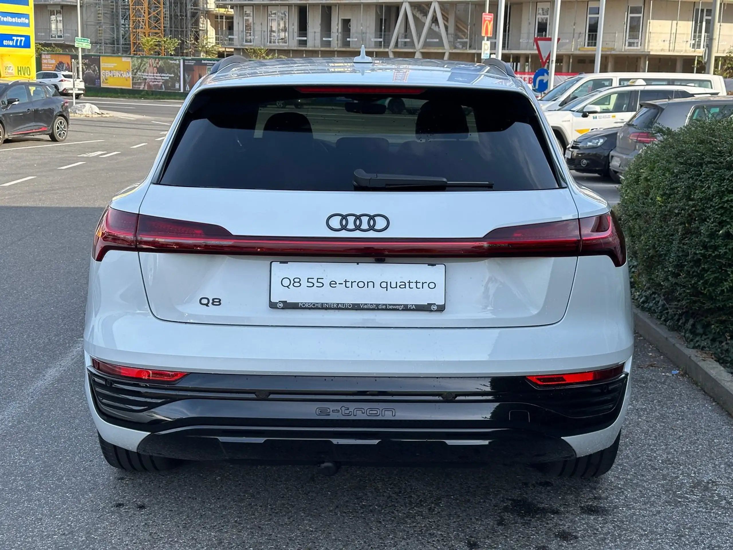 Audi - Q8