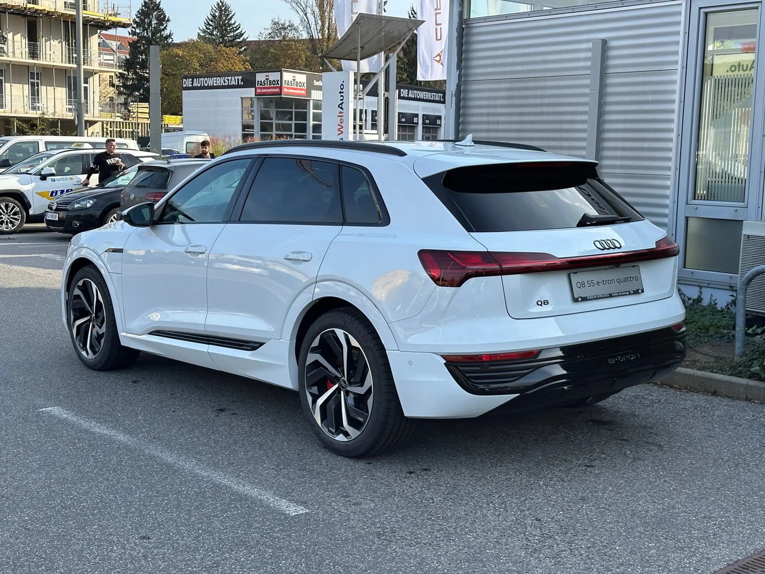 Audi - Q8