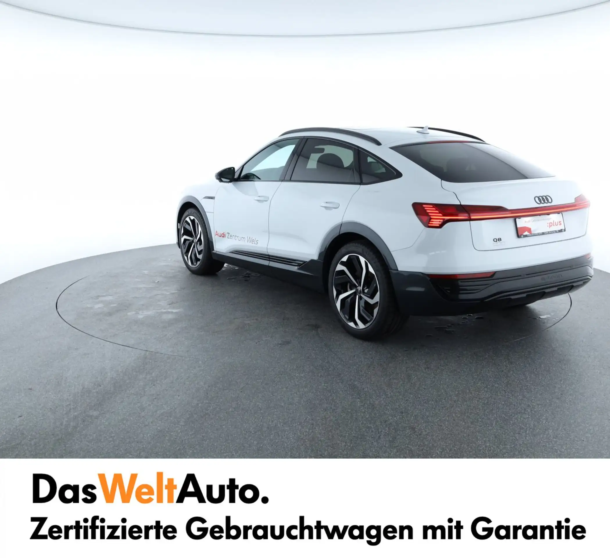 Audi - Q8