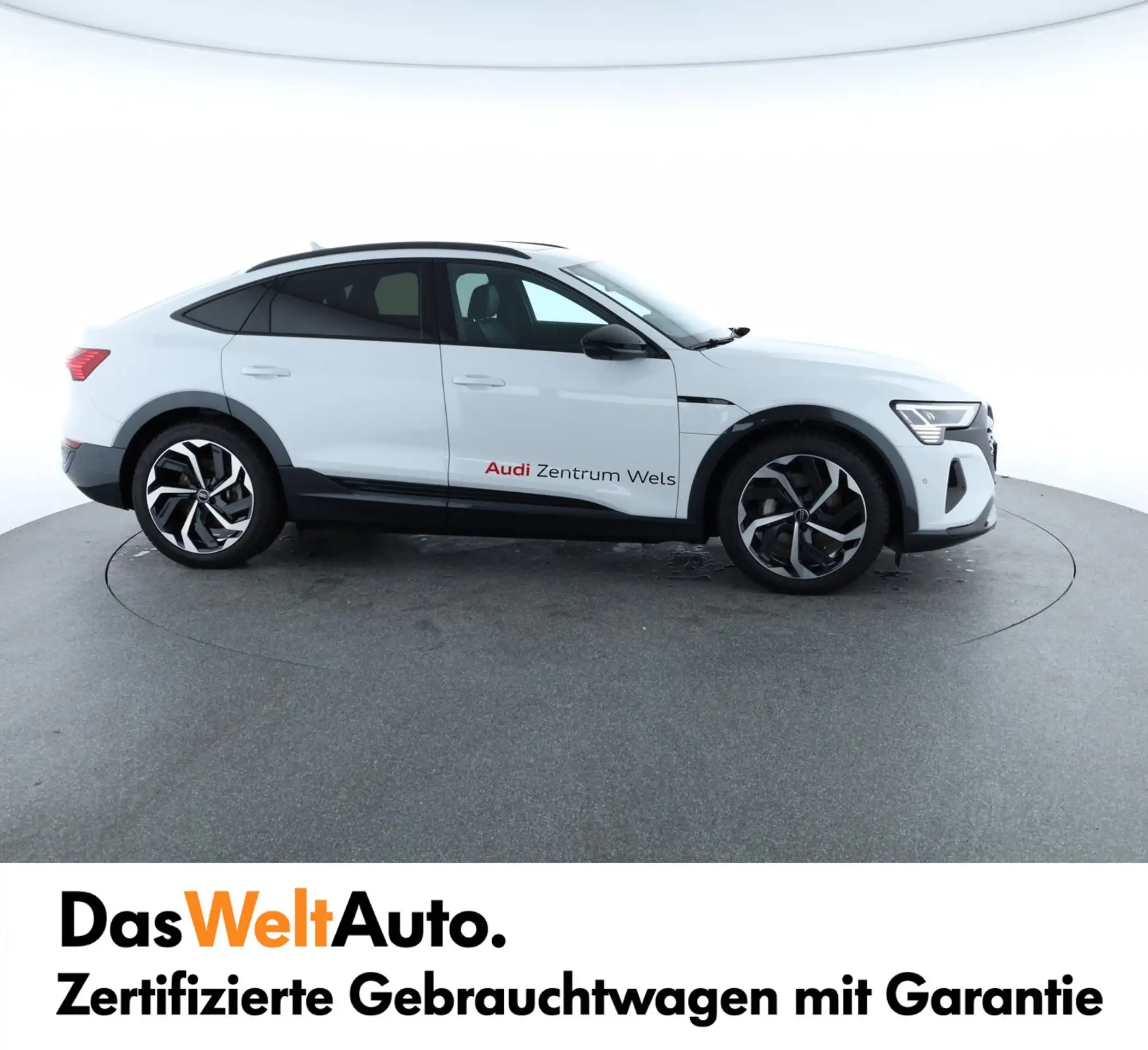 Audi - Q8