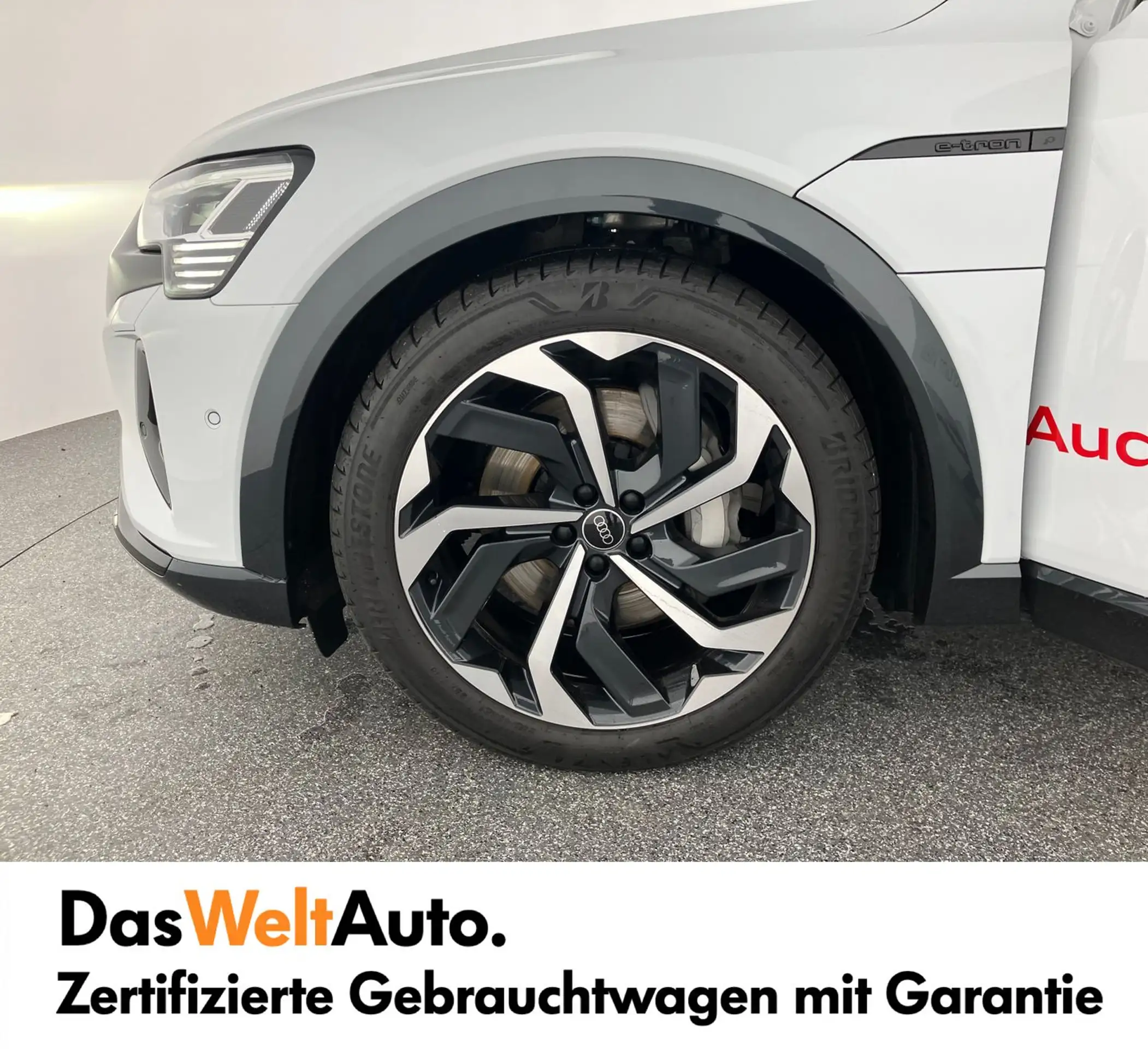 Audi - Q8