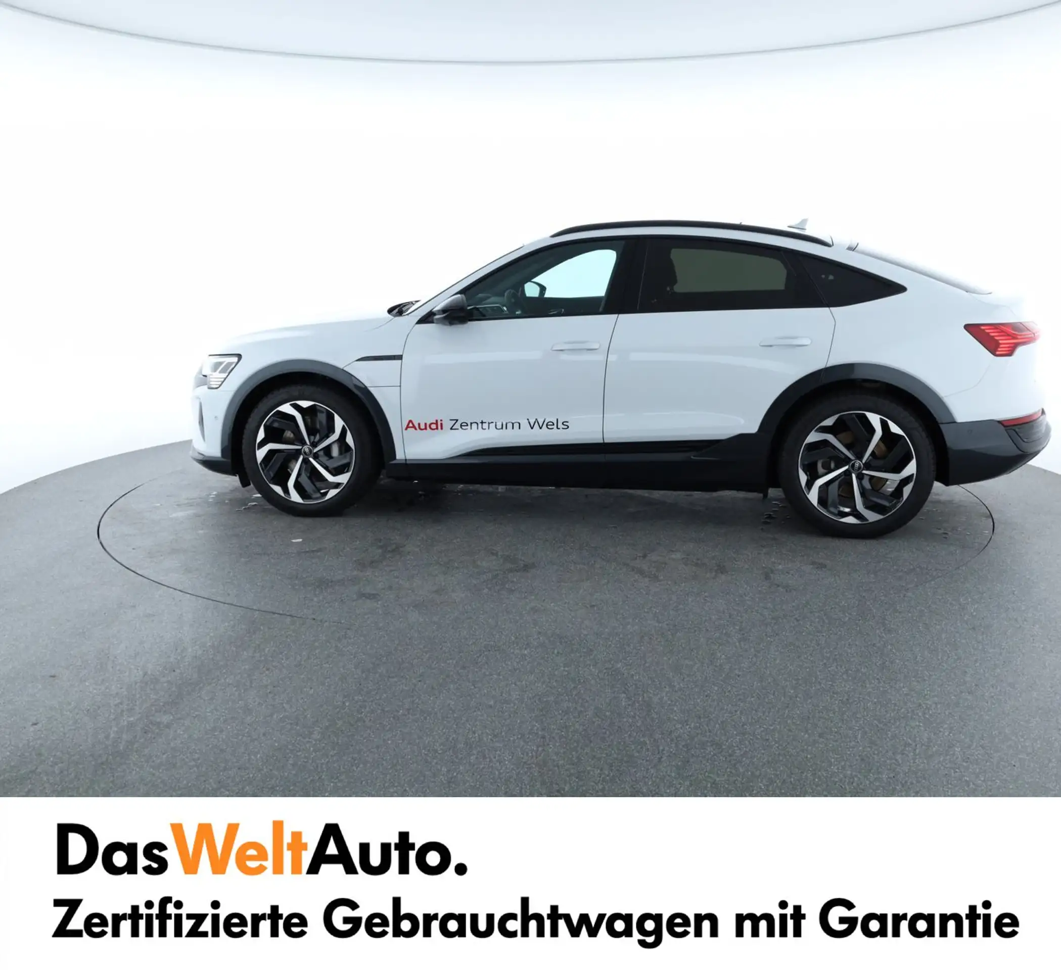 Audi - Q8