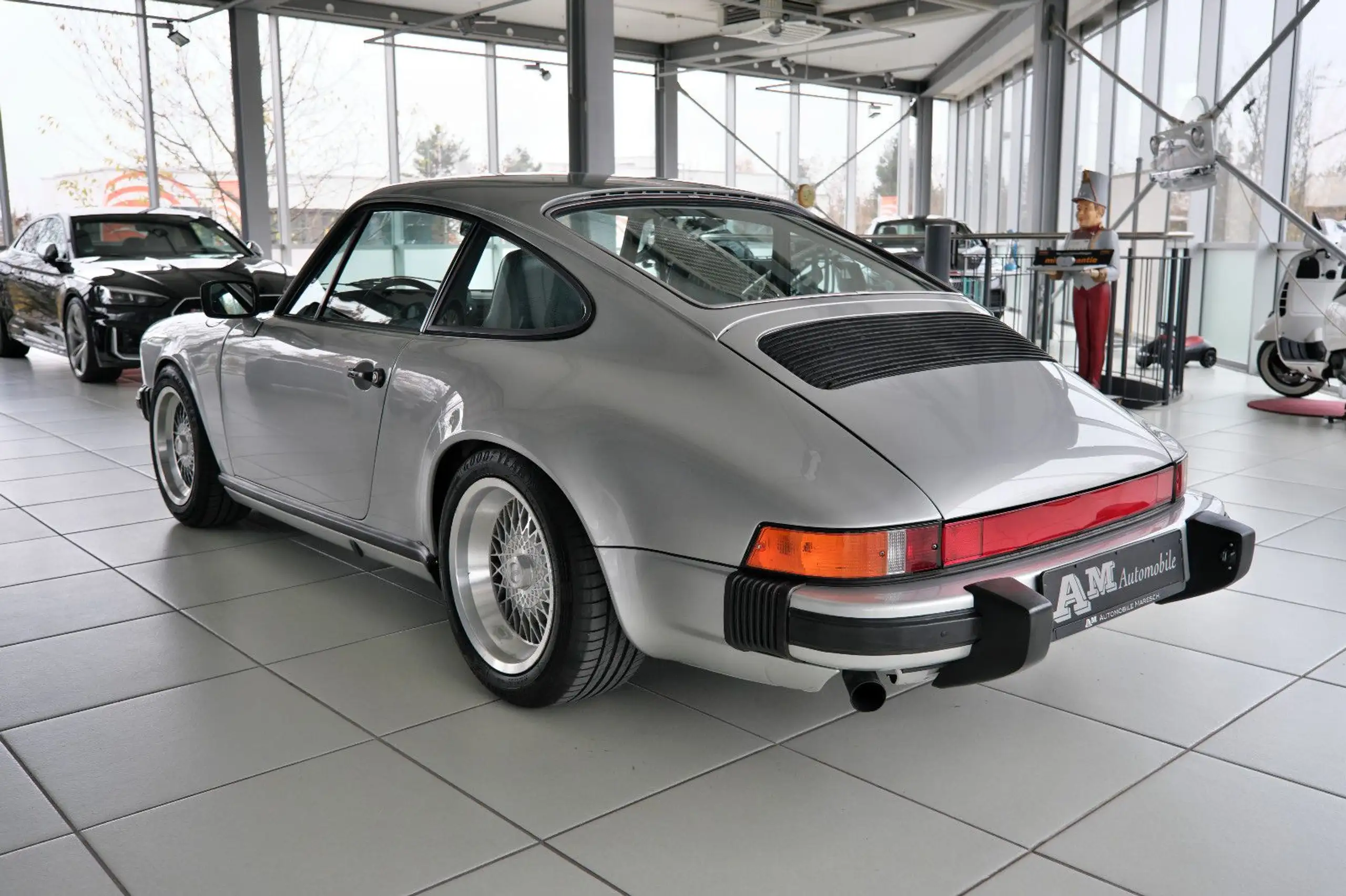 Porsche - 911