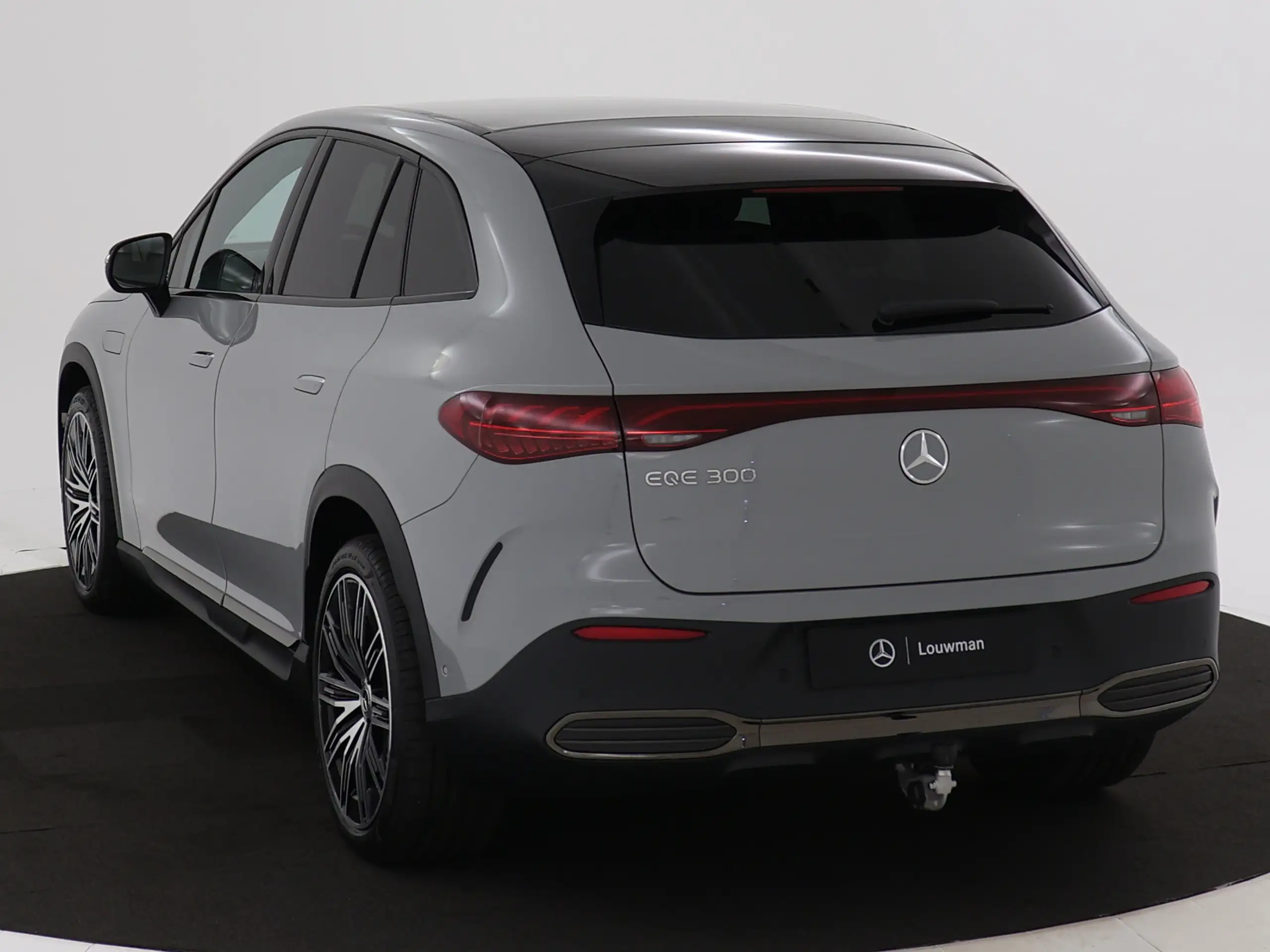 Mercedes-Benz - EQE SUV