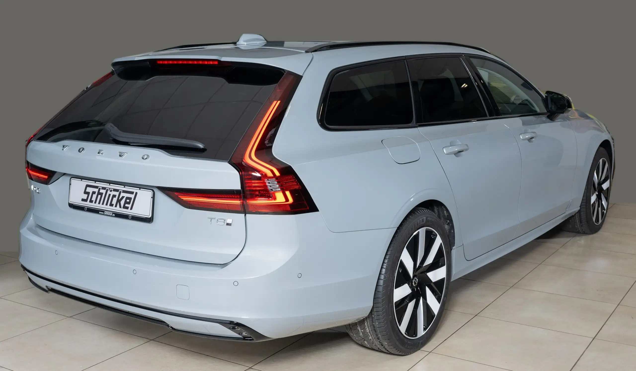 Volvo - V90