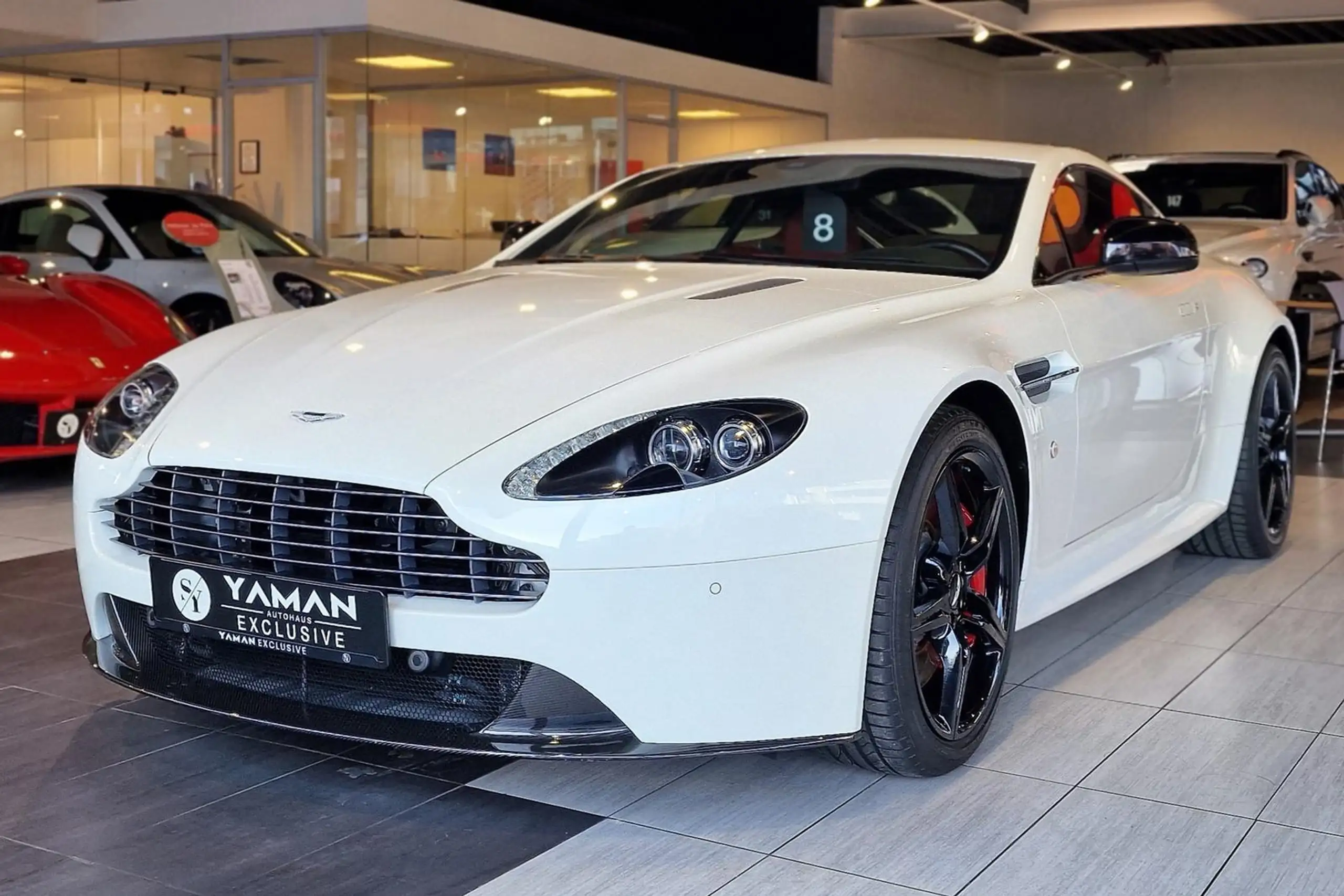 Aston Martin - V8