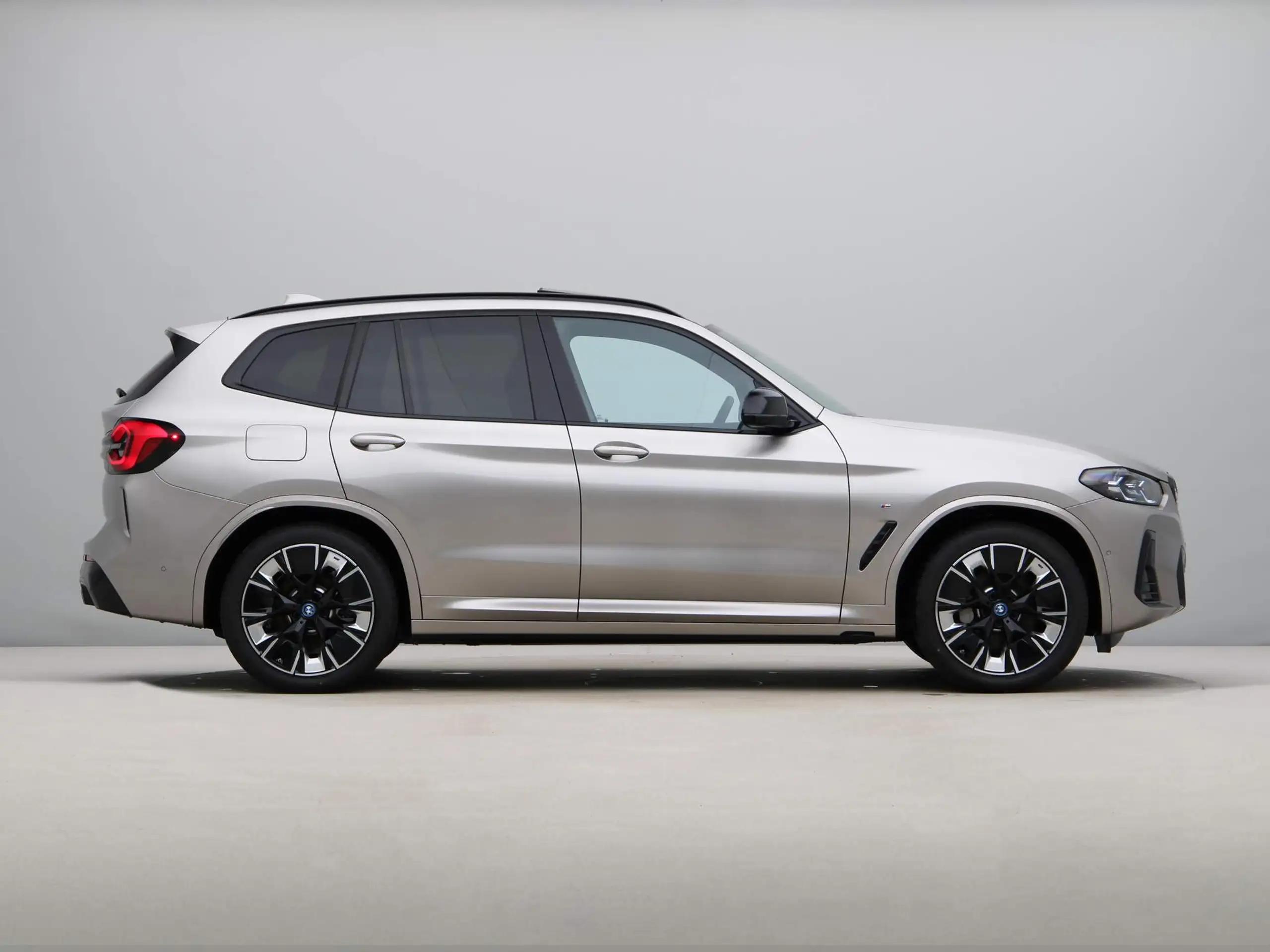 BMW - iX3