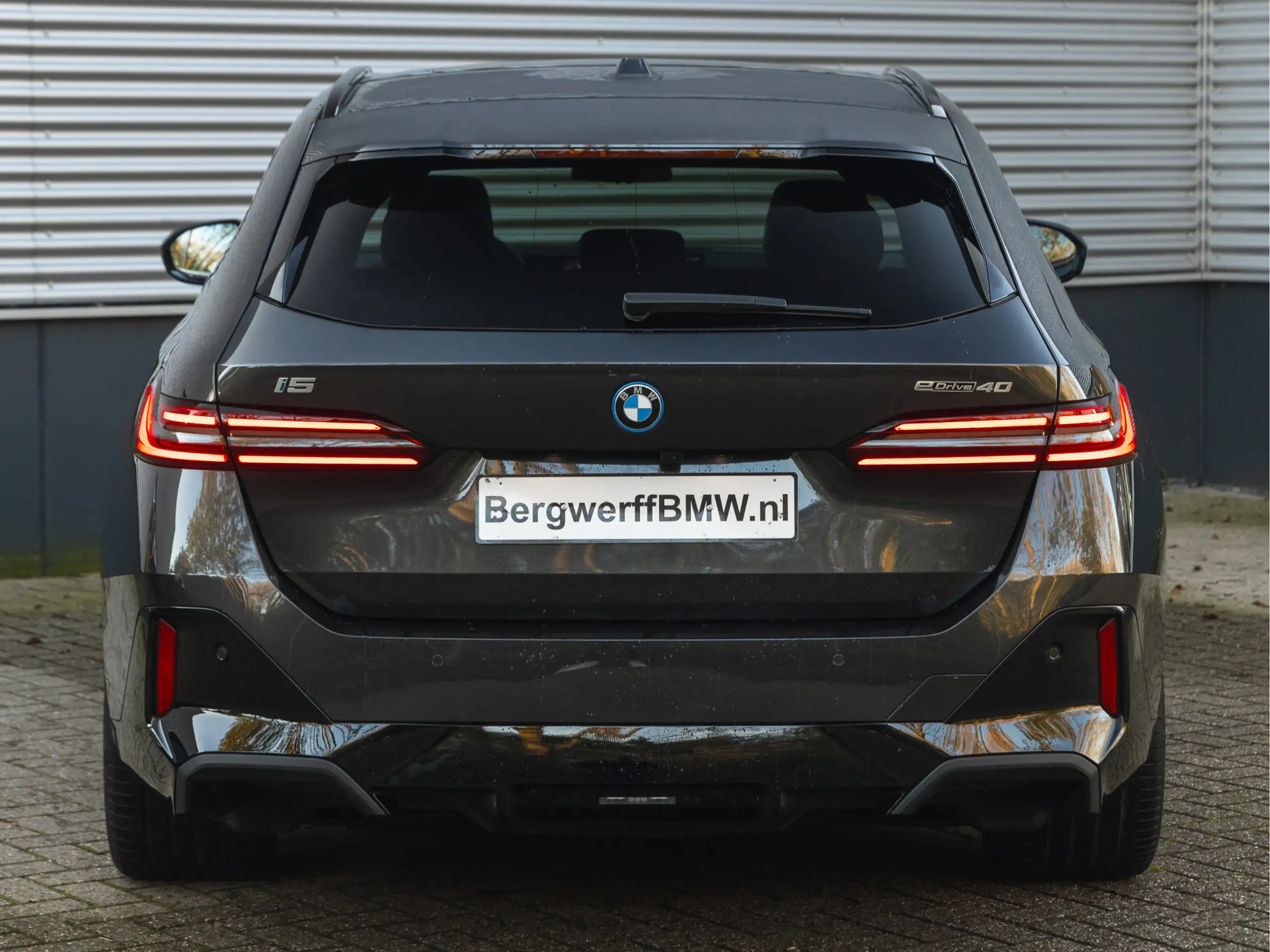 BMW - i5