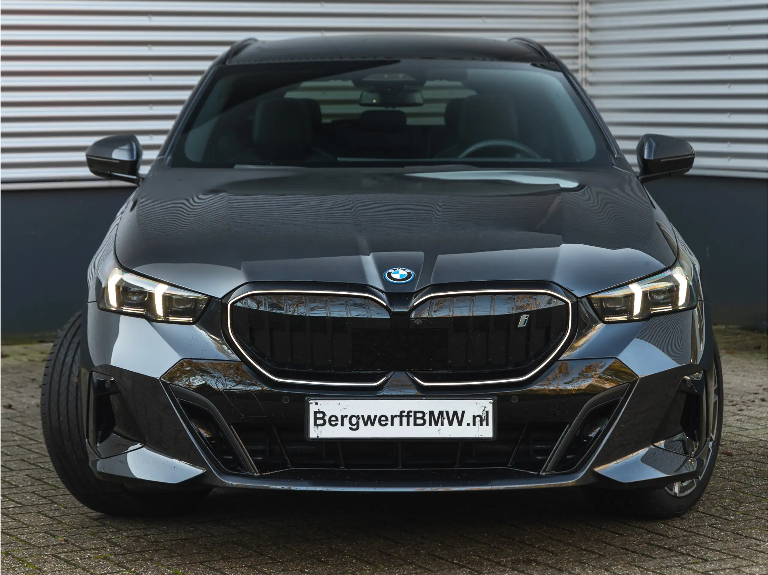 BMW - i5