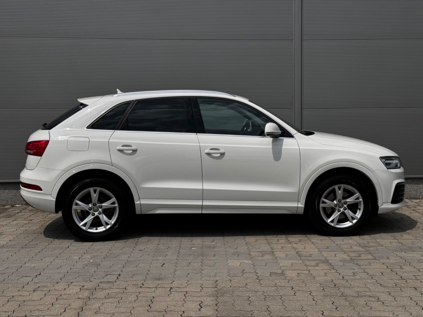 Audi - Q3