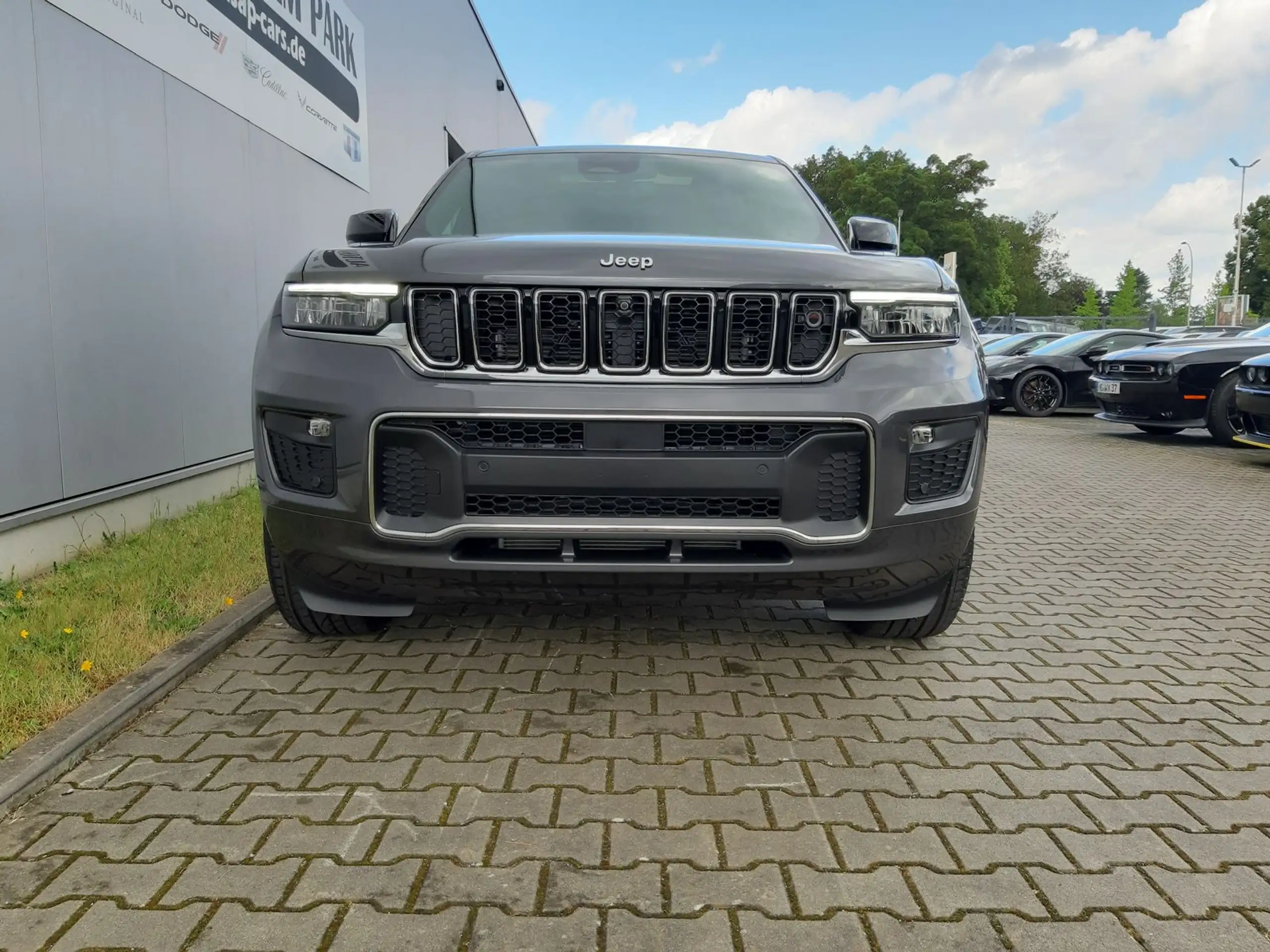 Jeep - Grand Cherokee