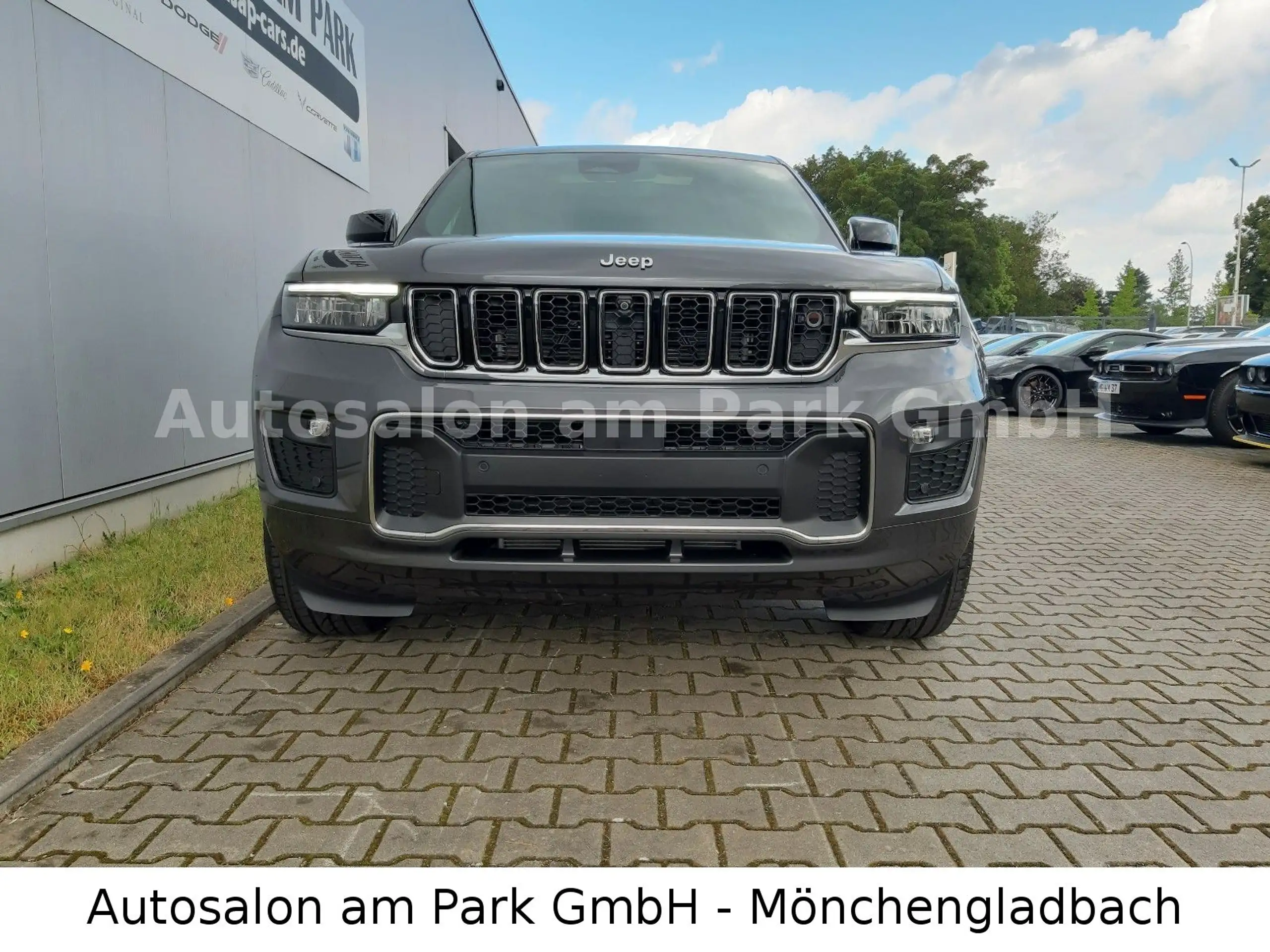 Jeep - Grand Cherokee