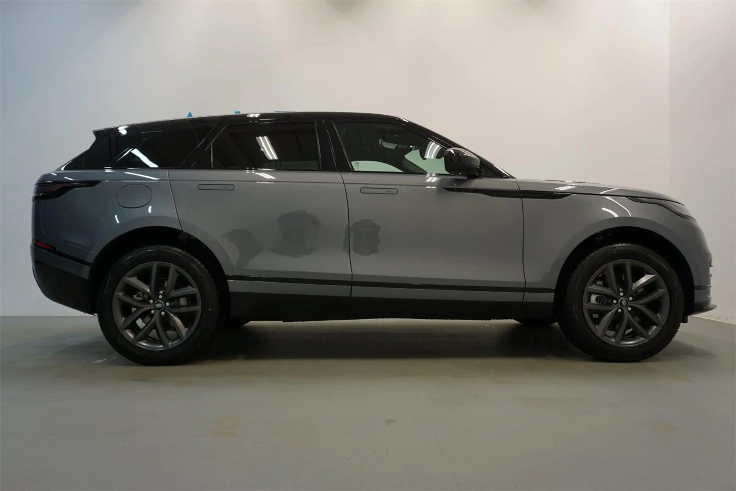 Land Rover - Range Rover Velar