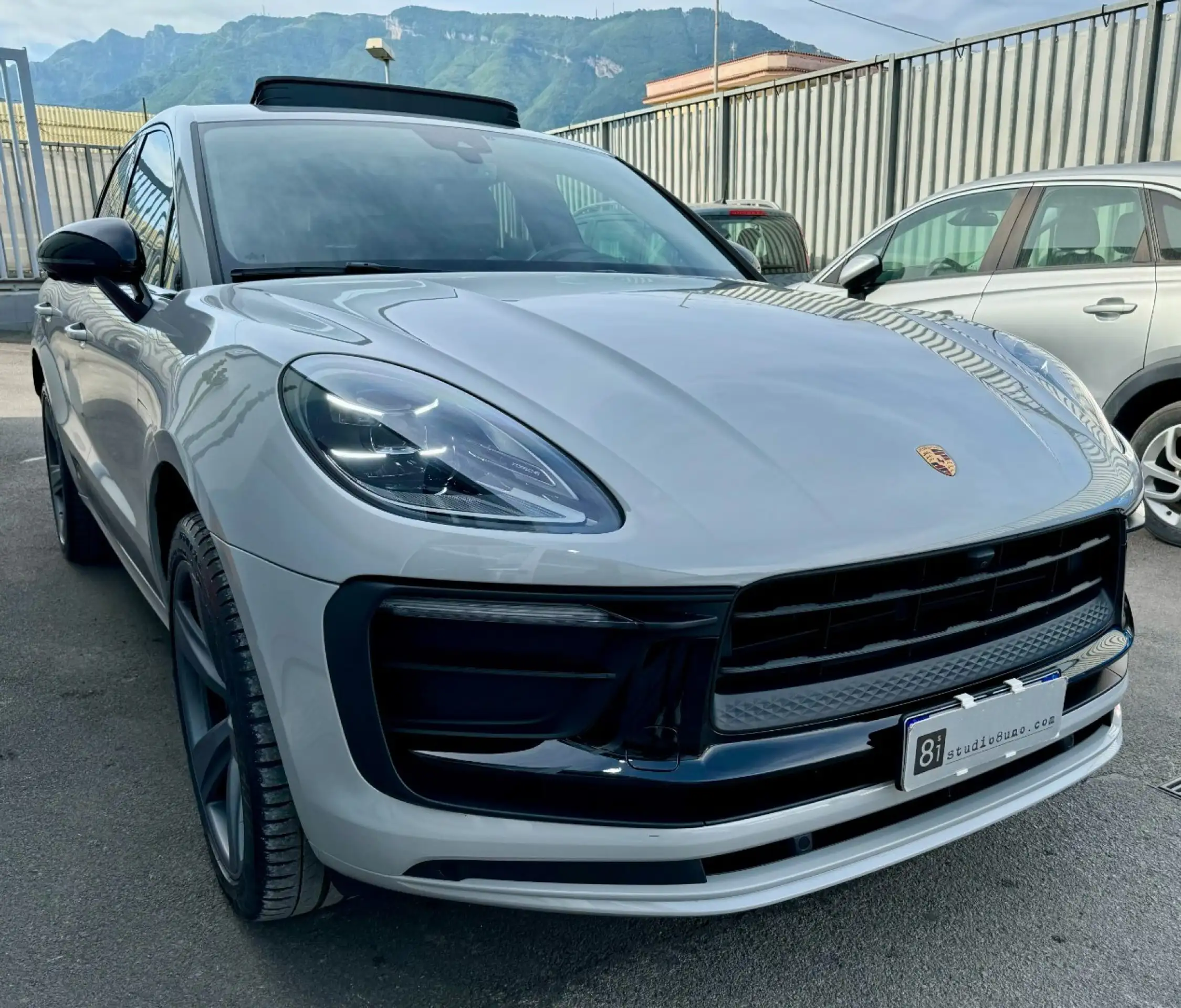 Porsche - Macan