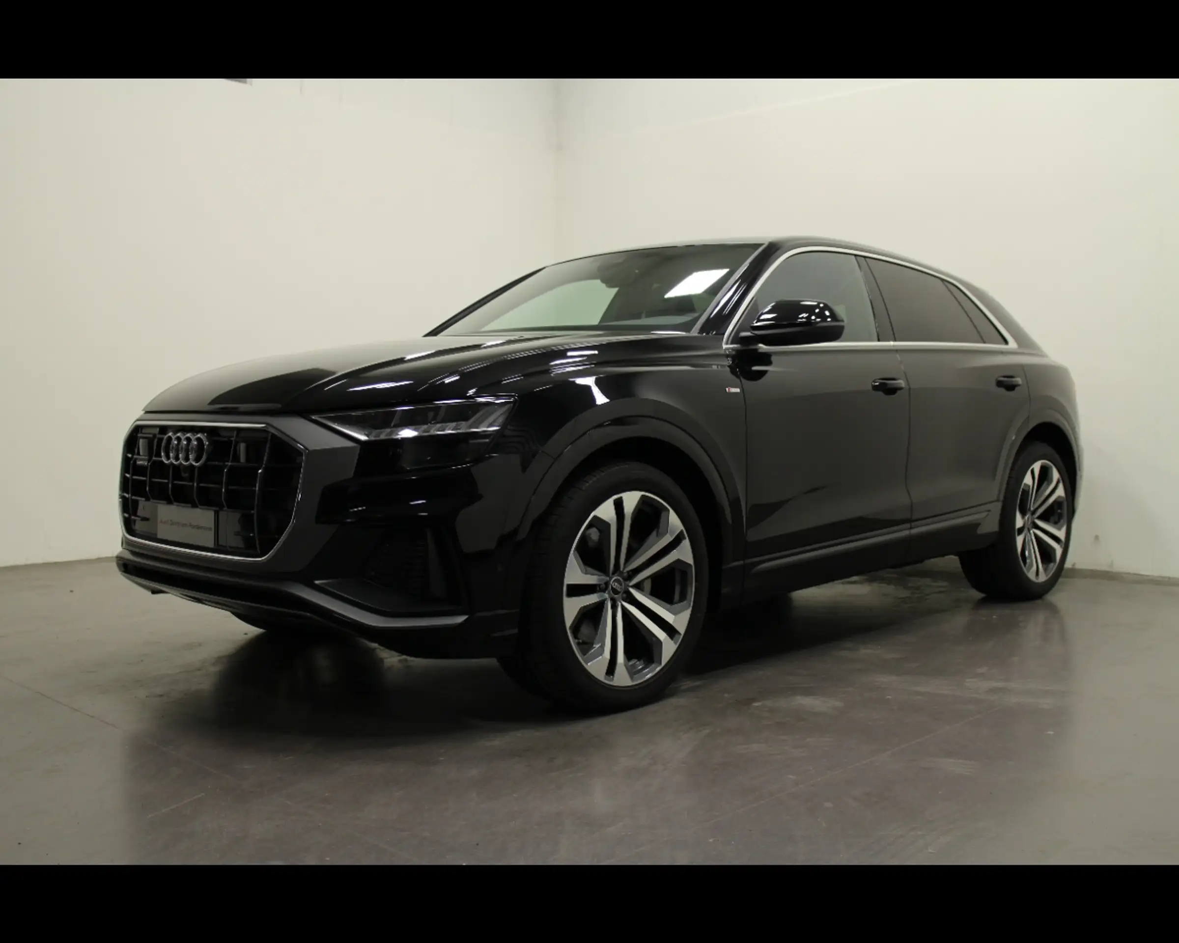 Audi - Q8