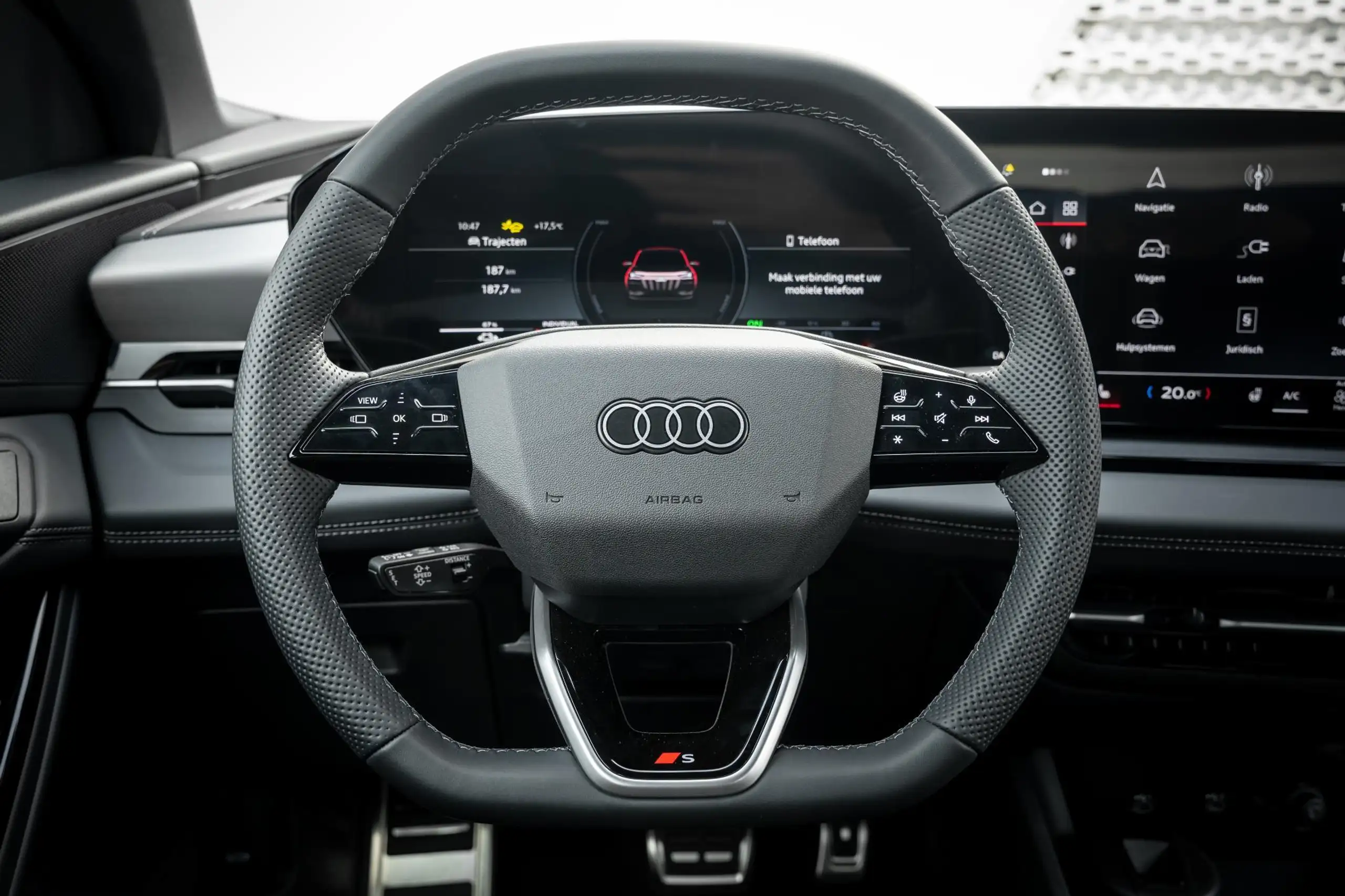 Audi - Q6