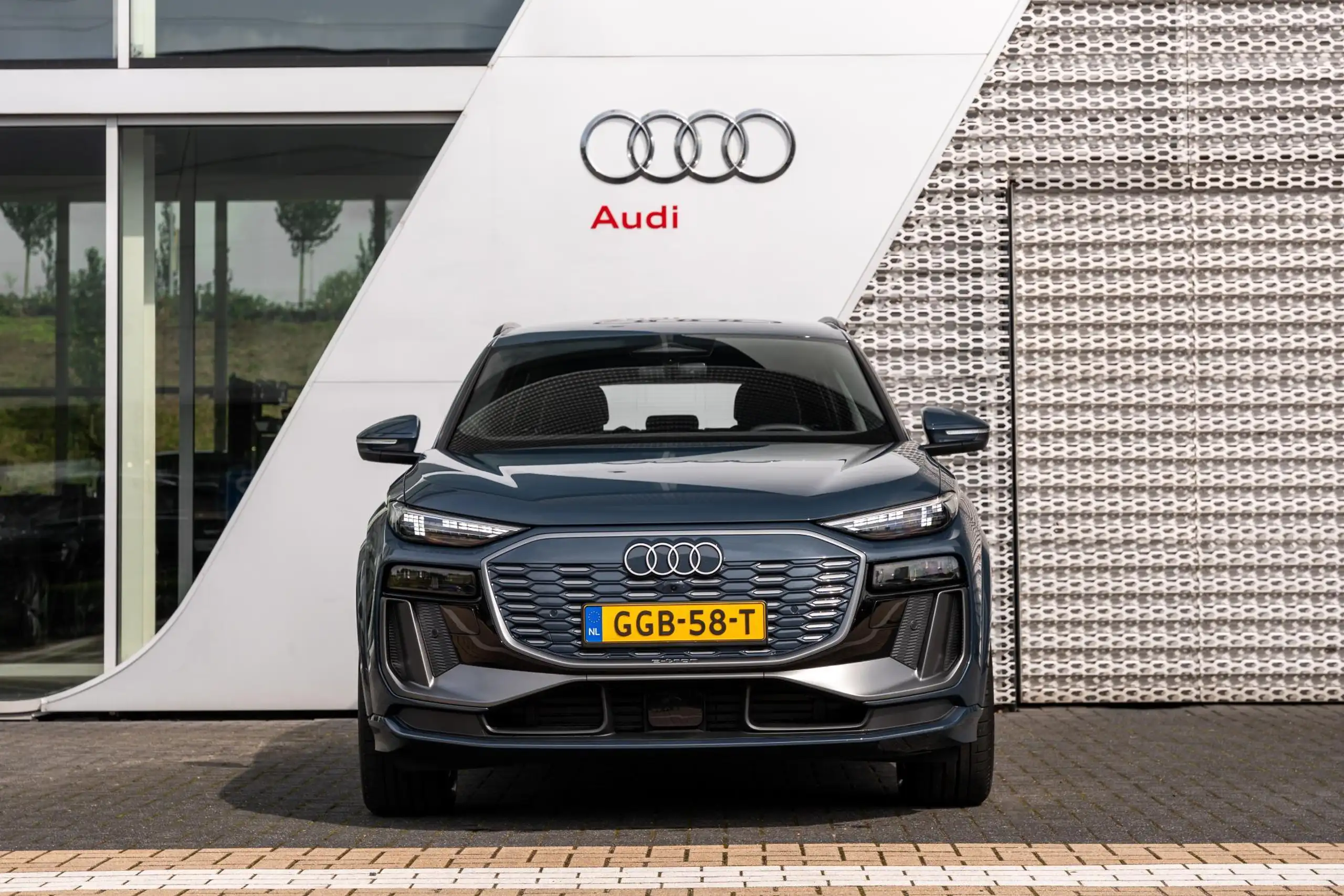 Audi - Q6