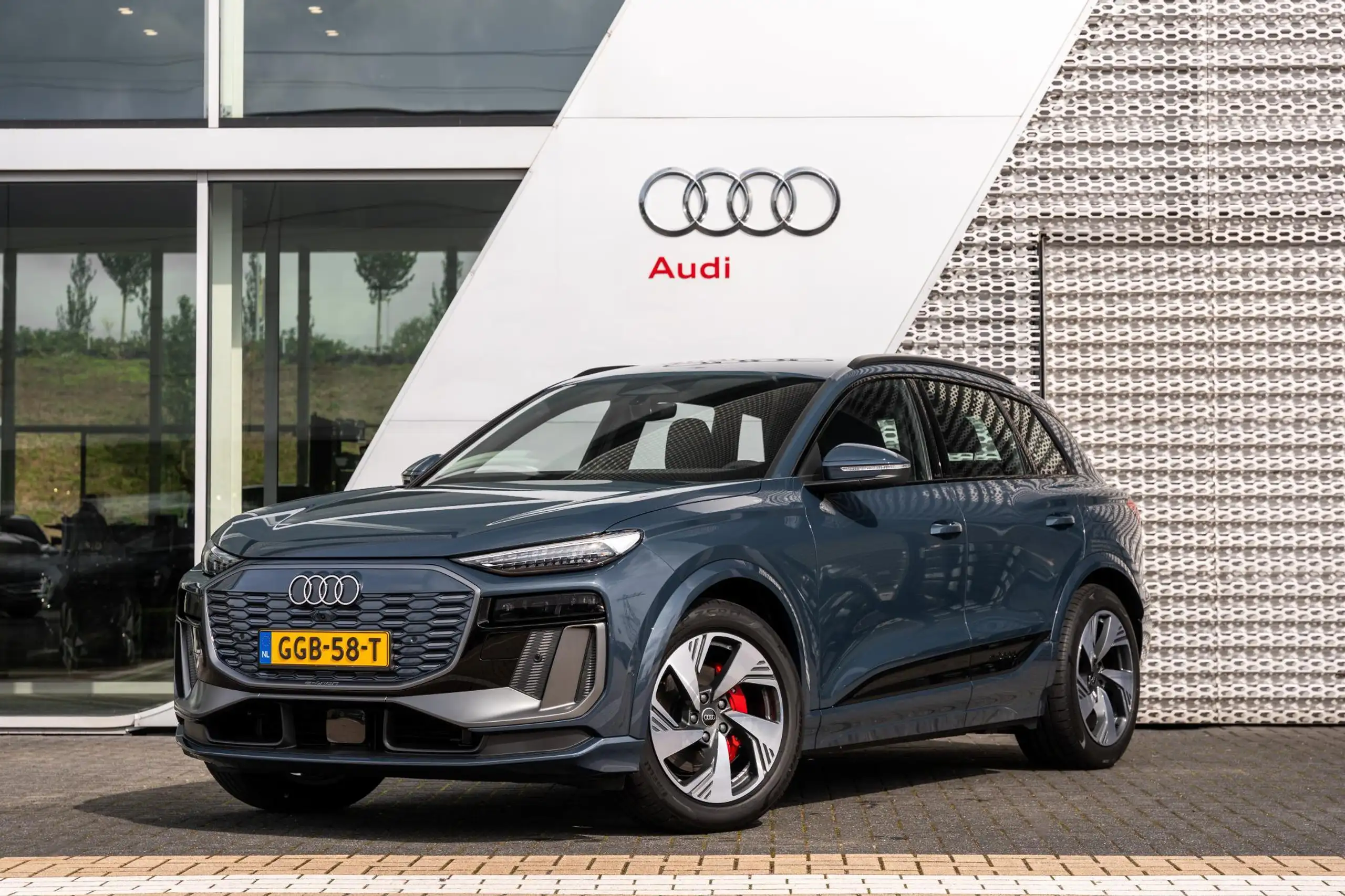 Audi - Q6