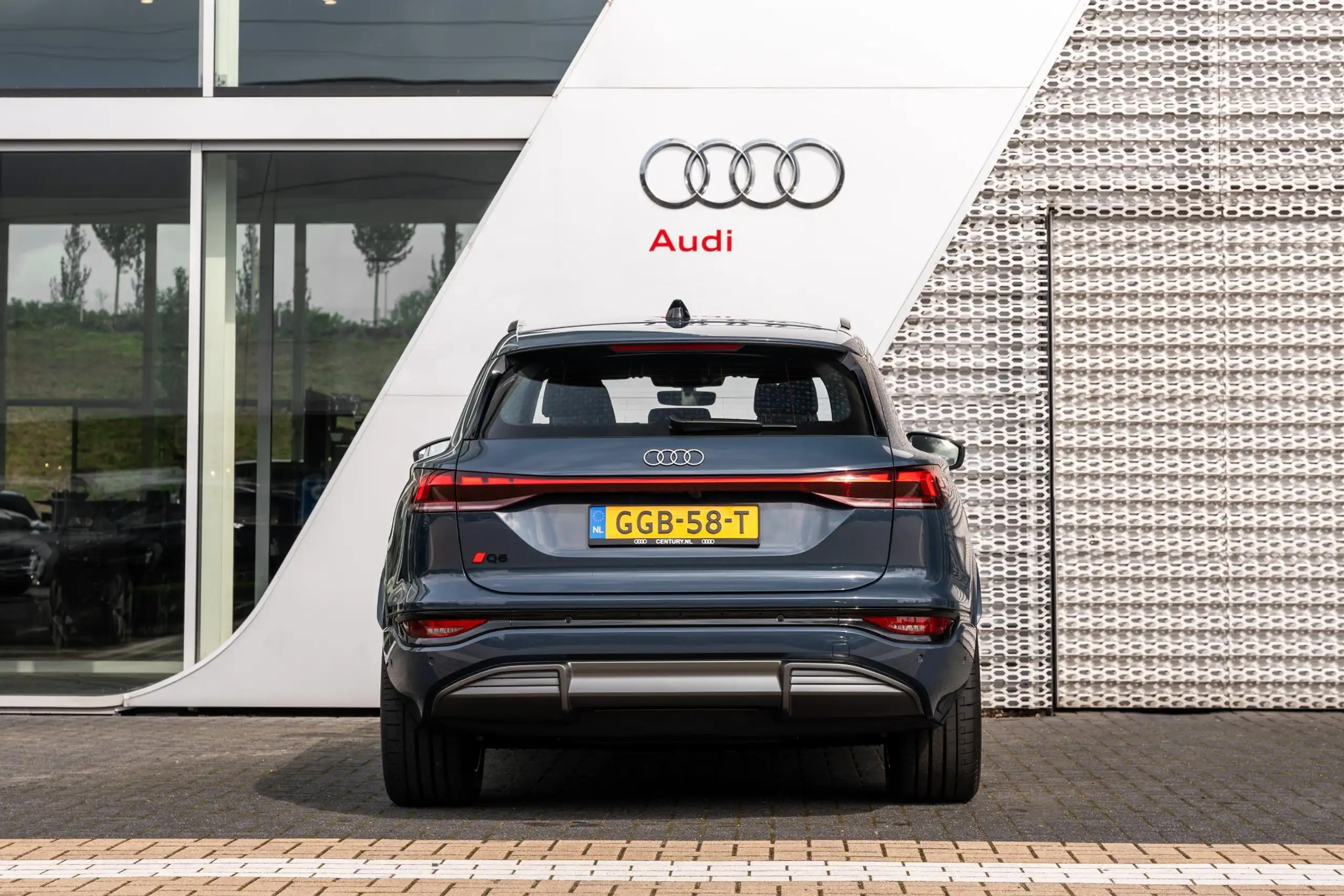 Audi - Q6