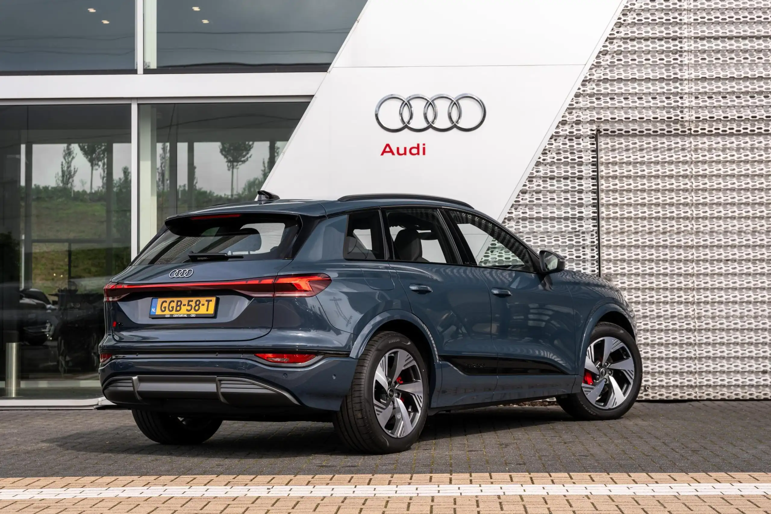 Audi - Q6