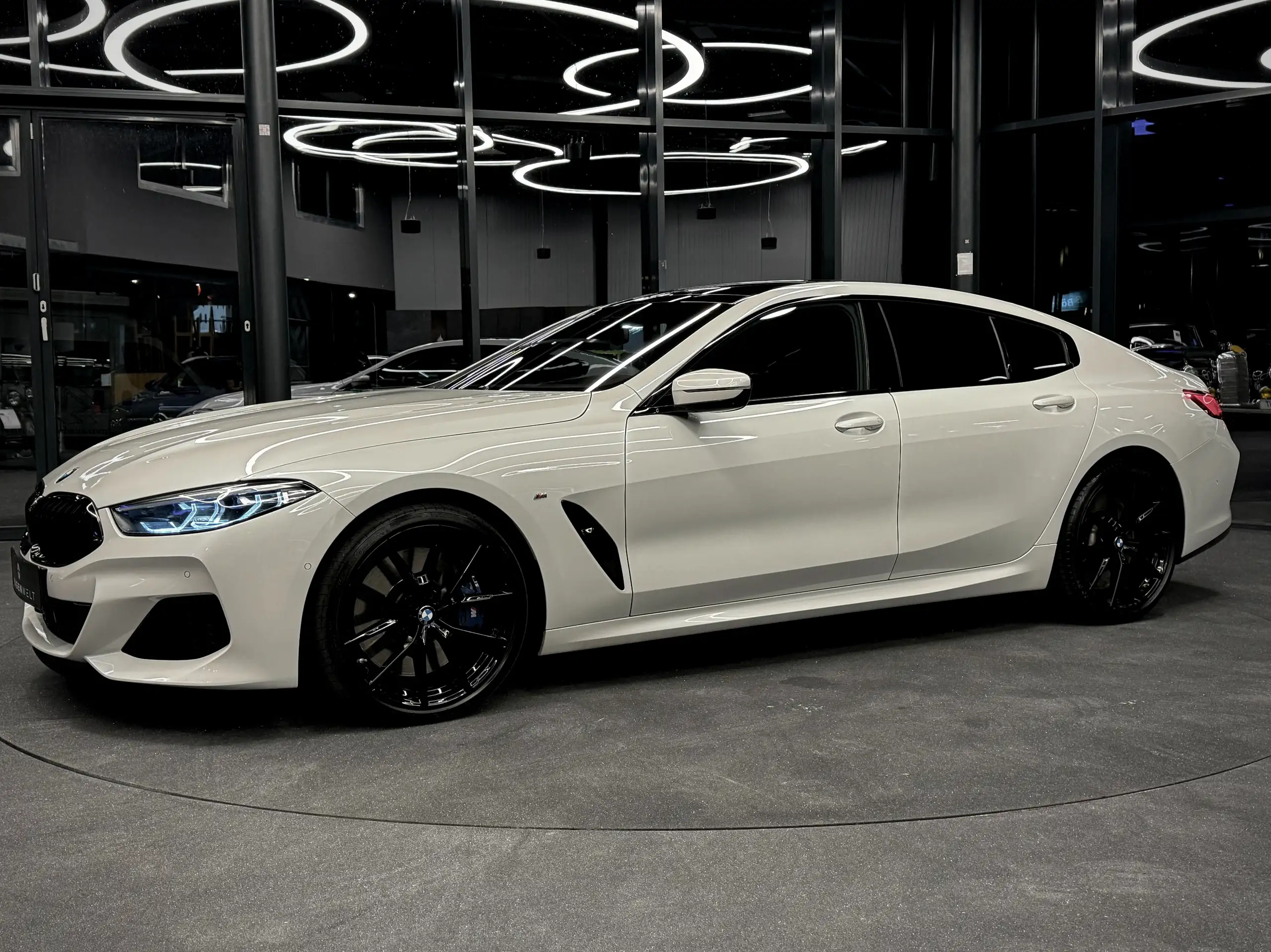 BMW - M850