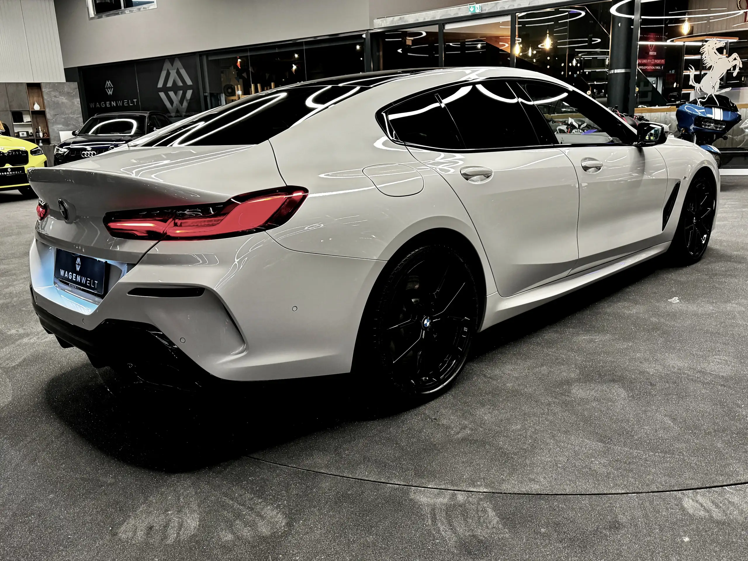 BMW - M850