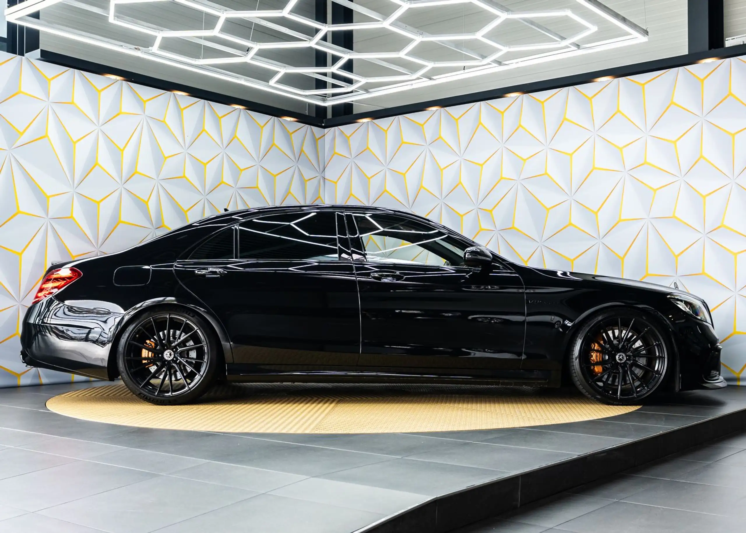 Mercedes-Benz - S 65 AMG