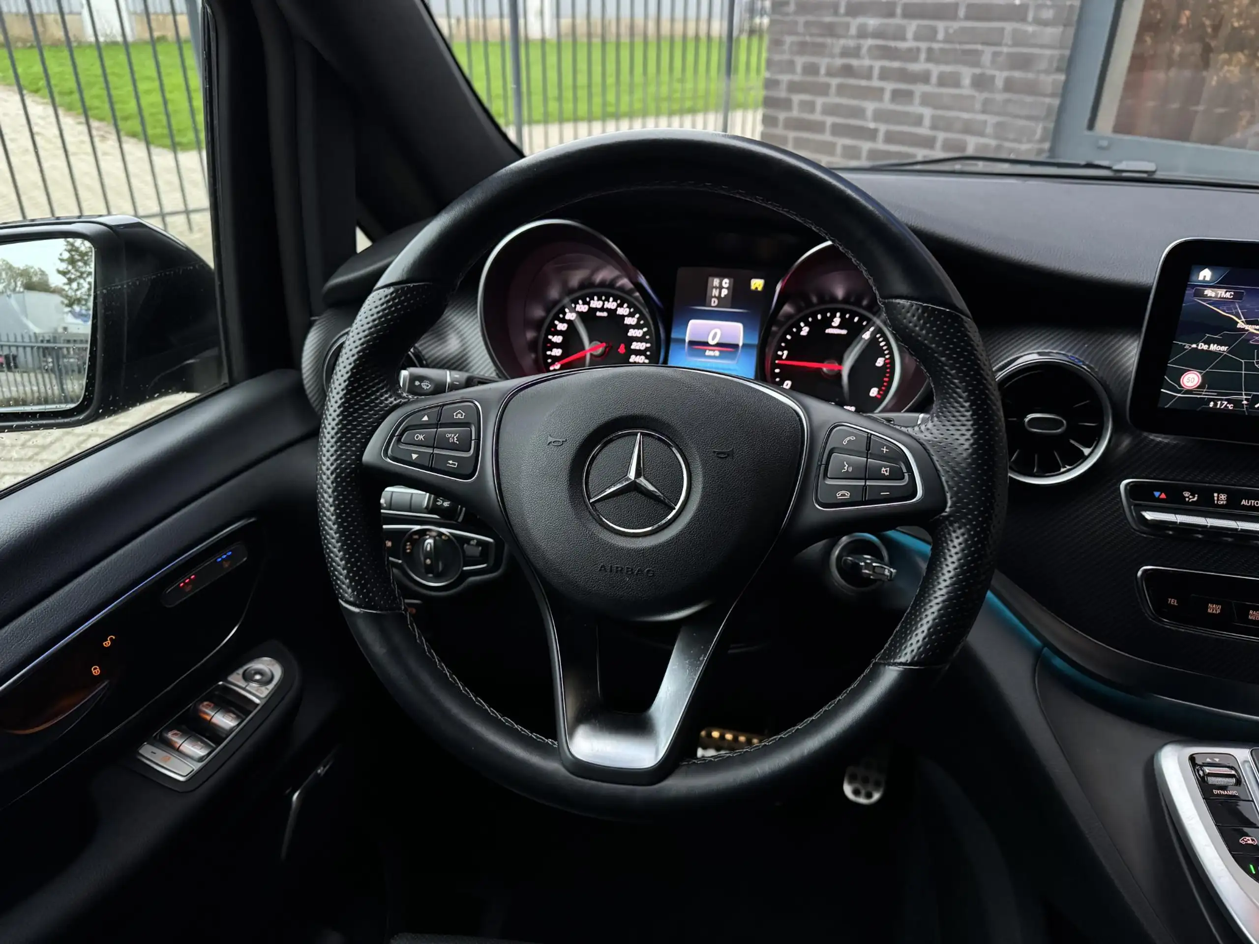 Mercedes-Benz - V 300