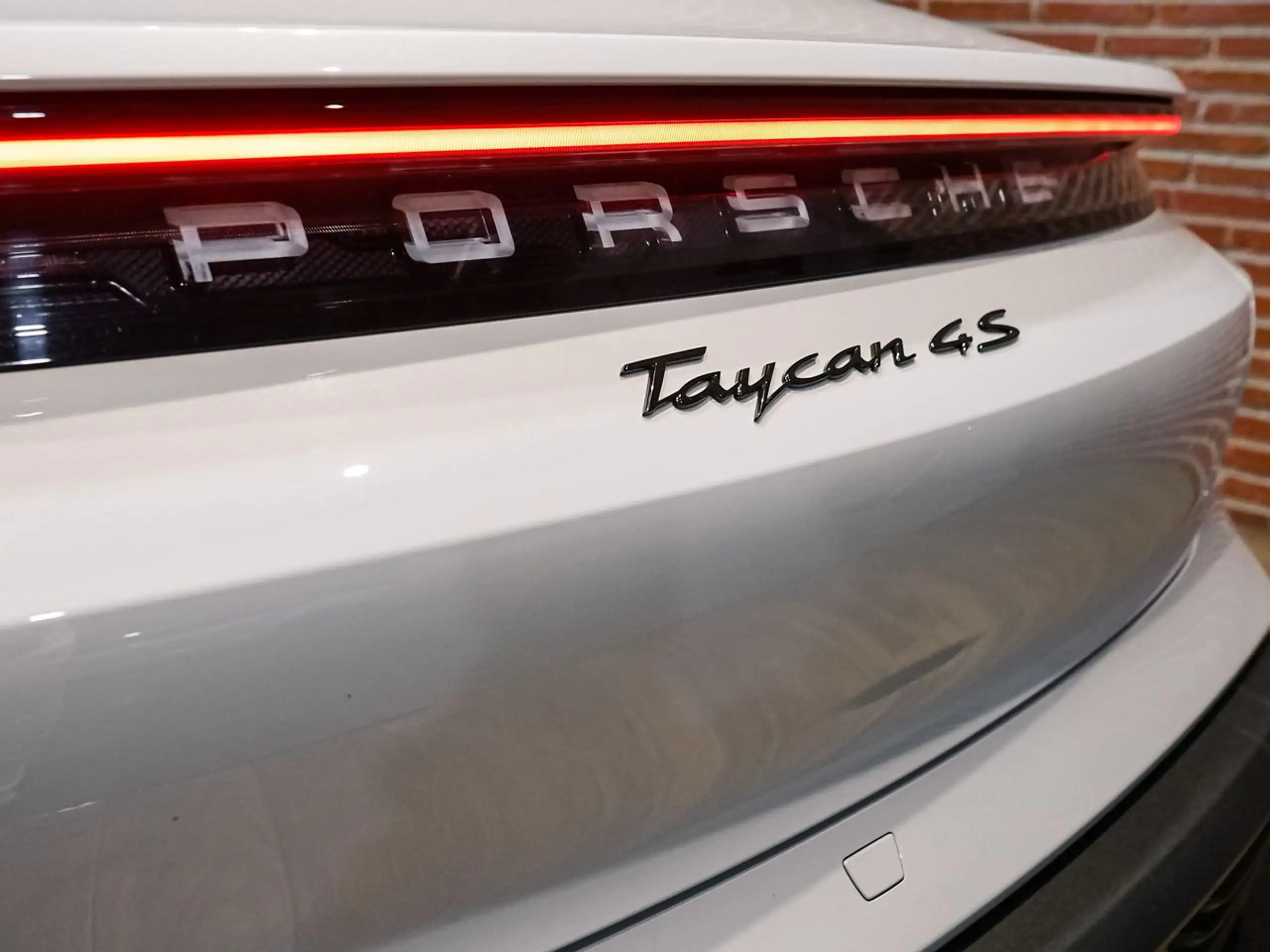 Porsche - Taycan