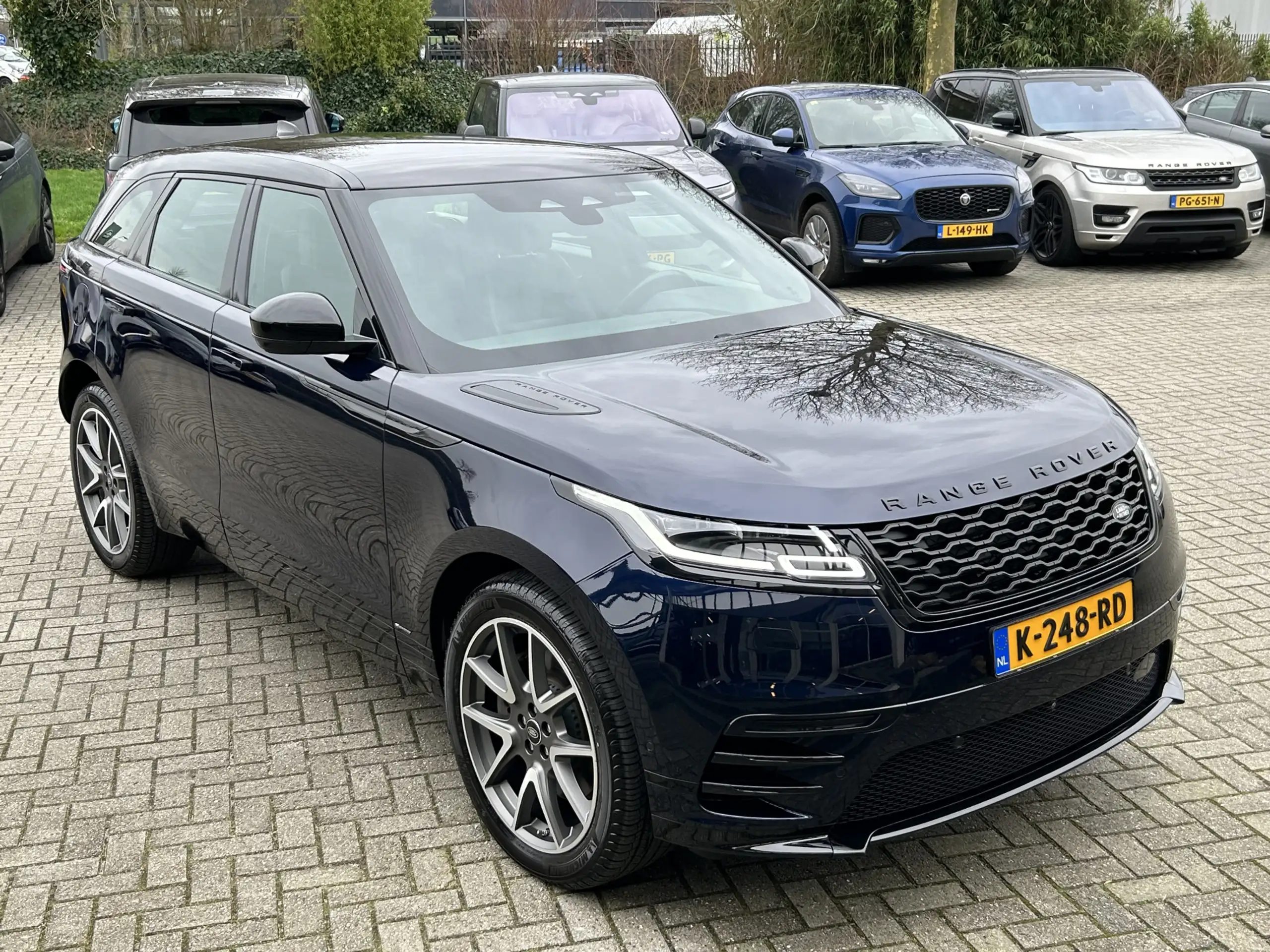 Land Rover - Range Rover Velar