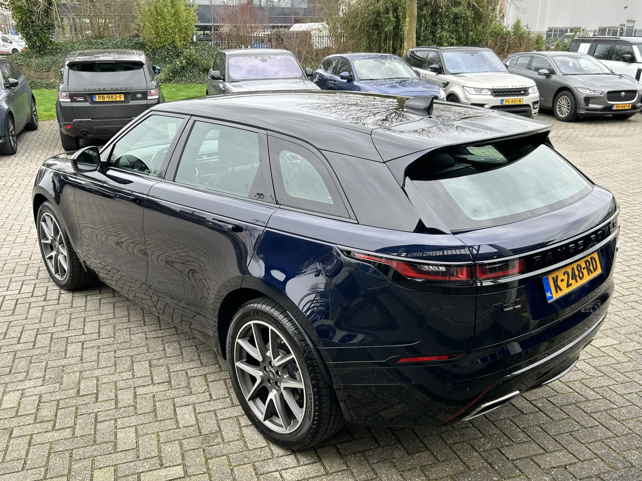 Land Rover - Range Rover Velar