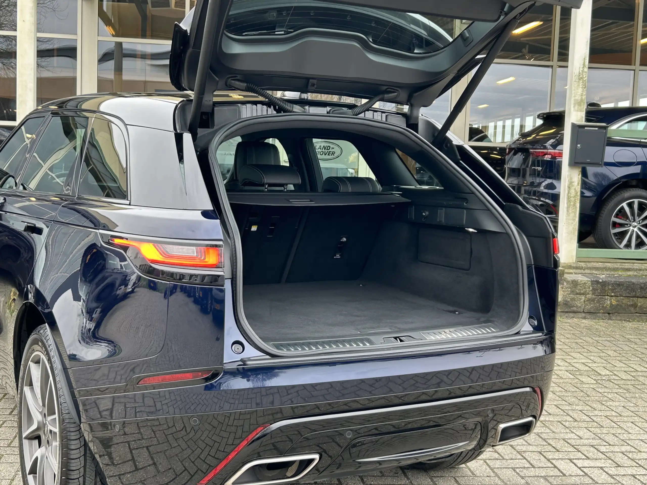 Land Rover - Range Rover Velar