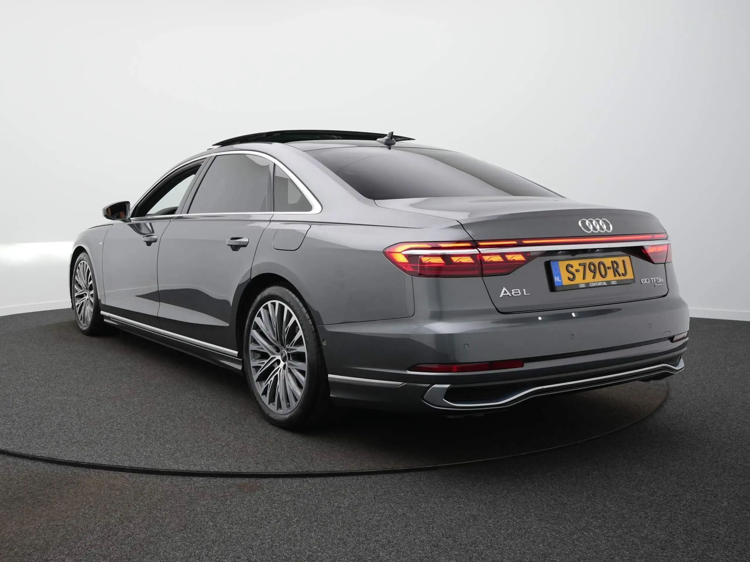 Audi - A8