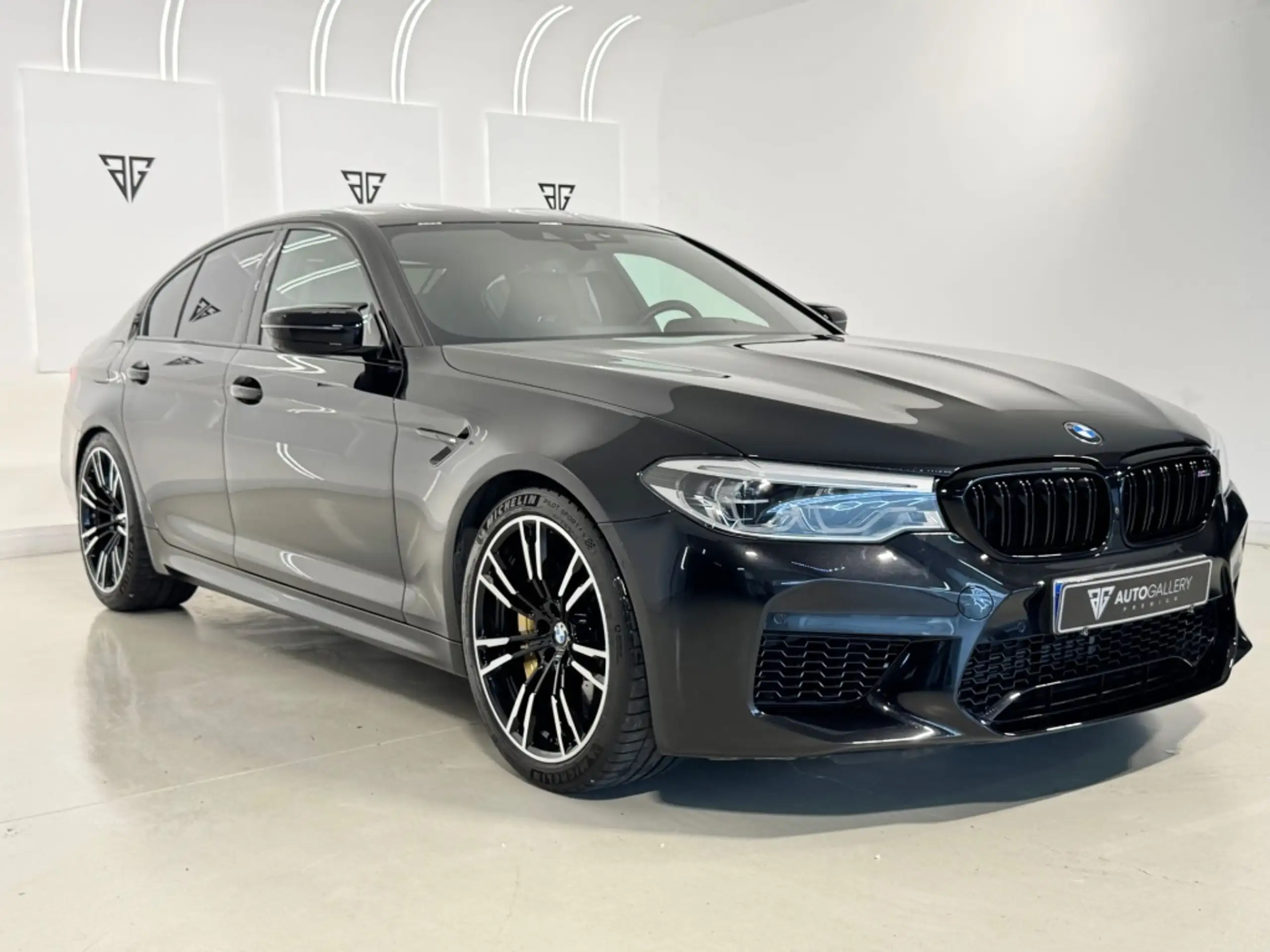 BMW - M5