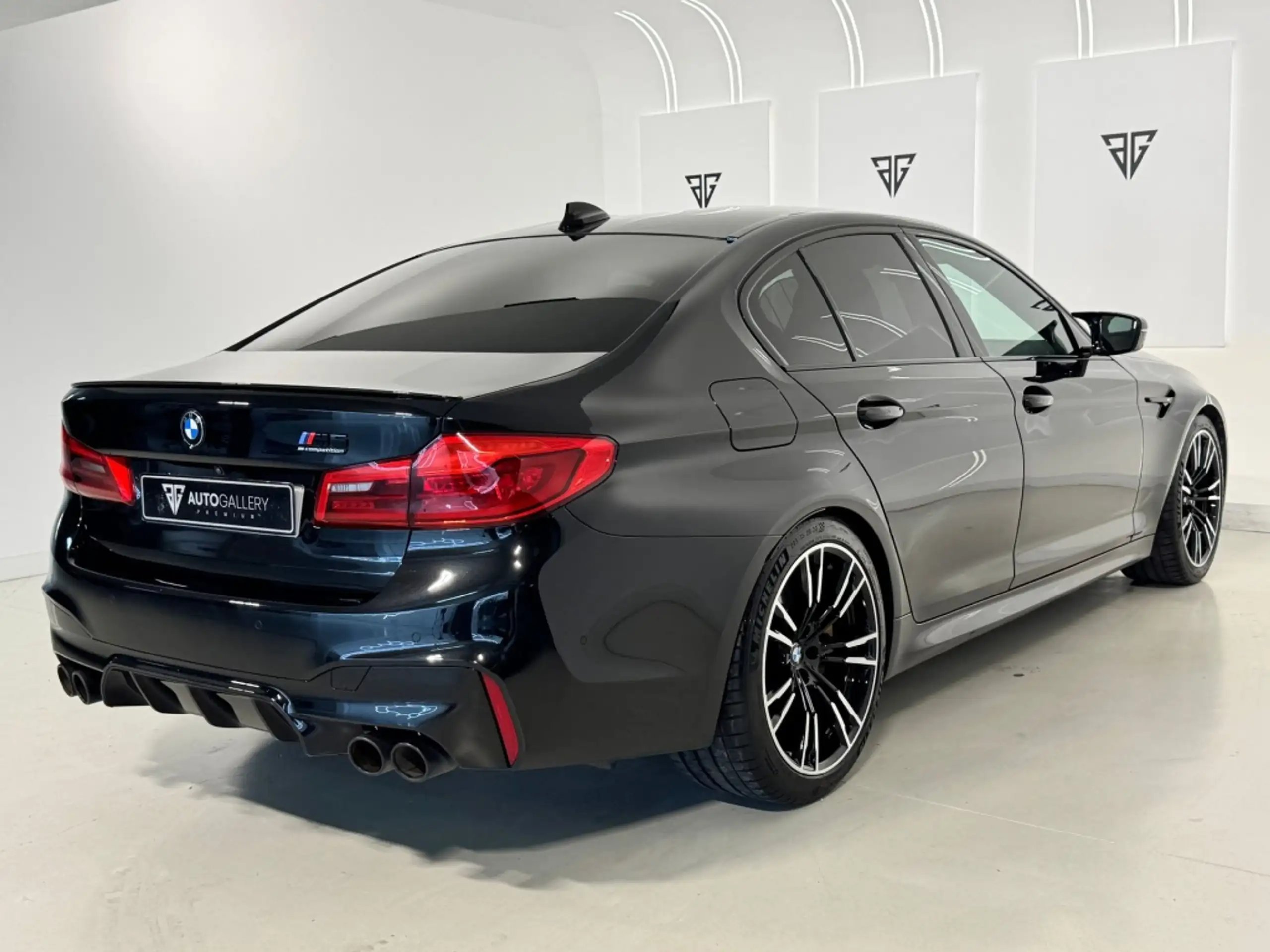 BMW - M5