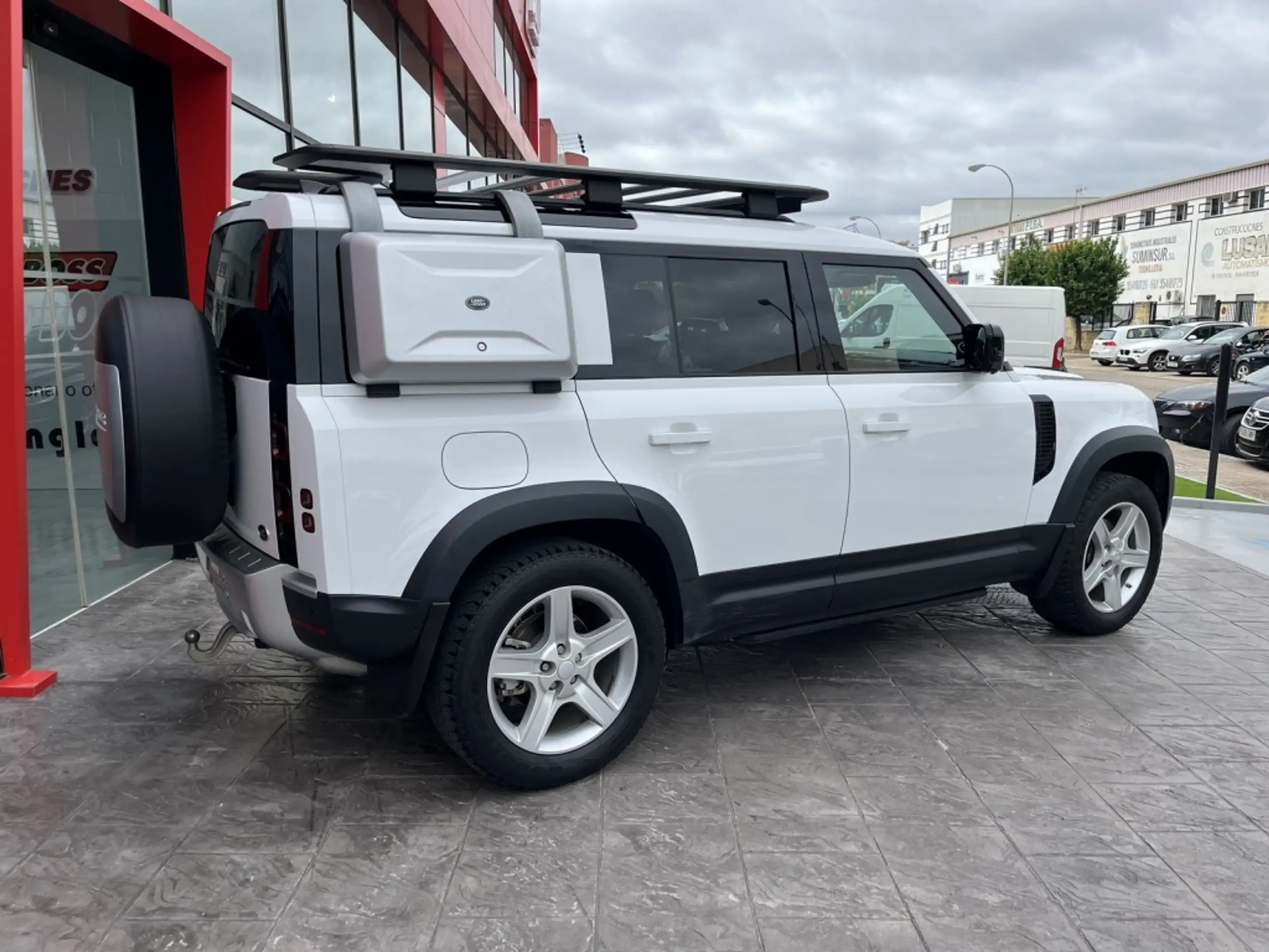 Land Rover - Defender