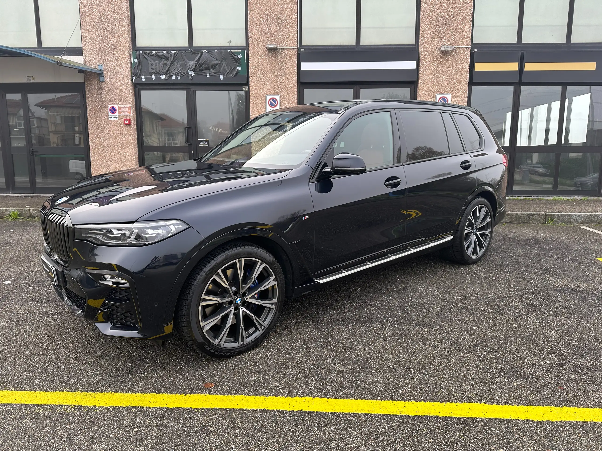 BMW - X7 M