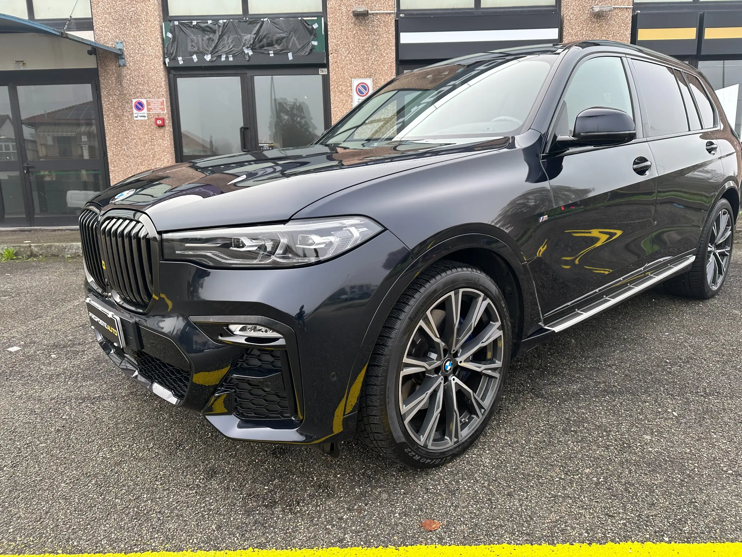 BMW - X7 M