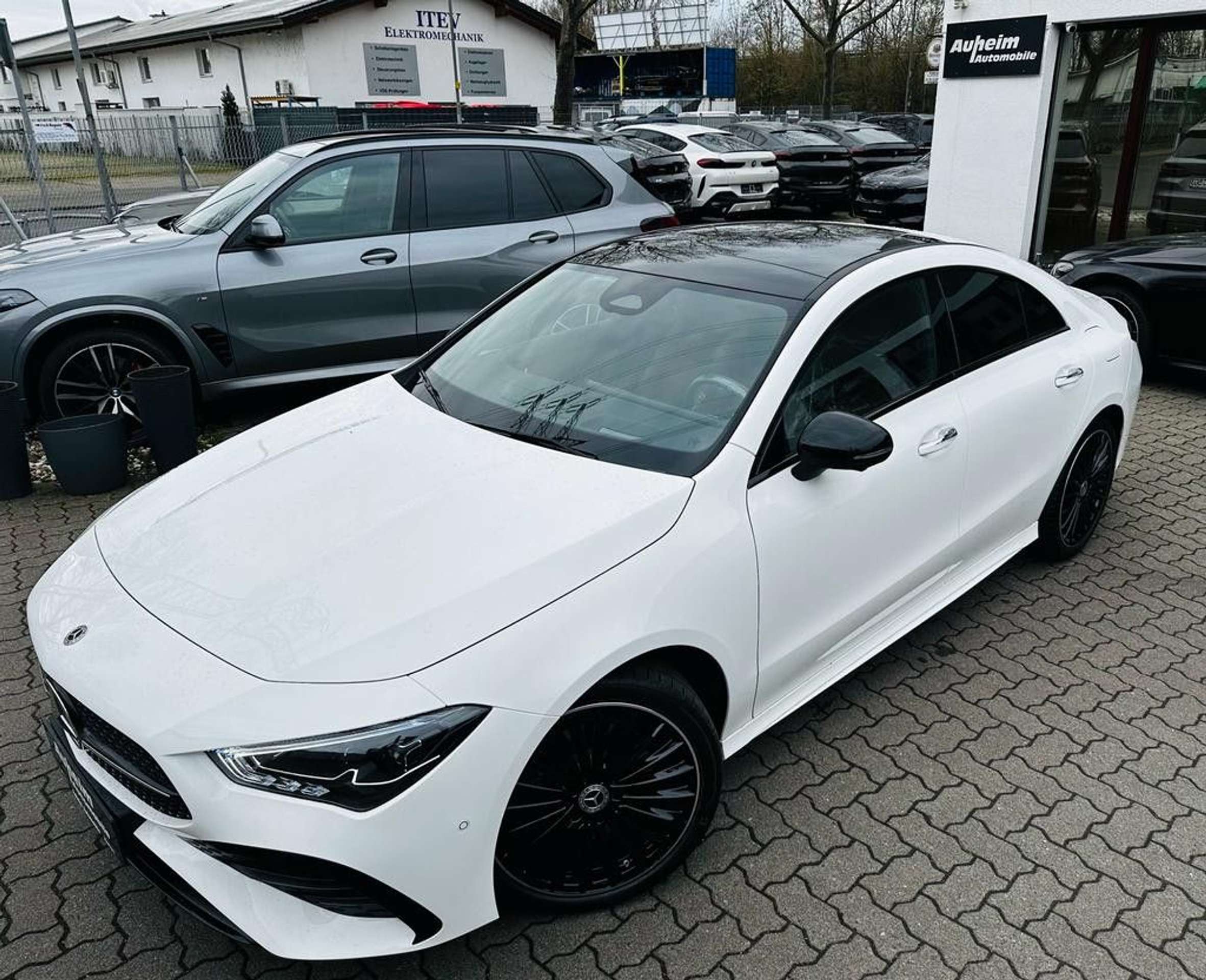 Mercedes-Benz - CLA 200